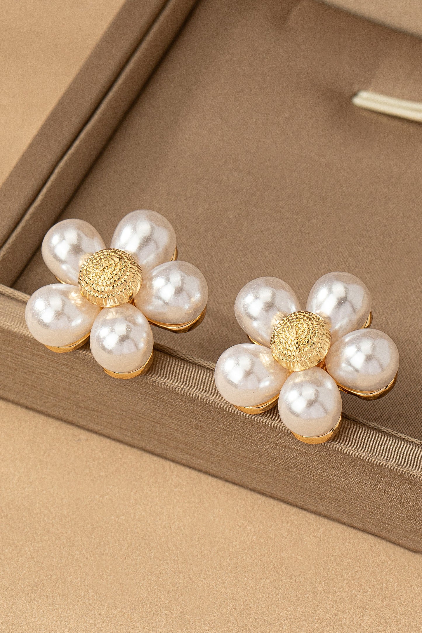 FLOWER STUD EARRINGS