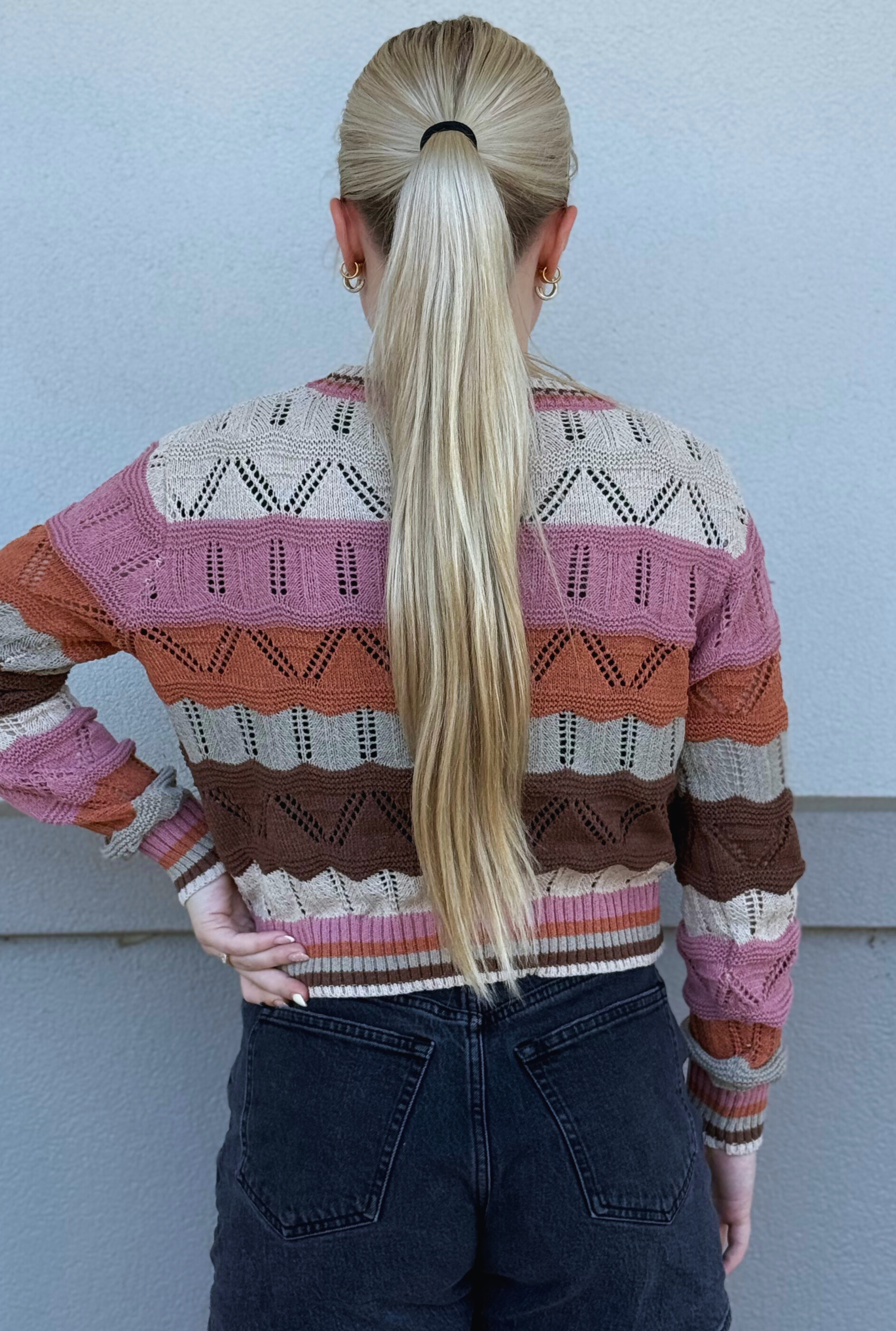 MULTI COLOR WAVY STRIPE SWEATER TOP