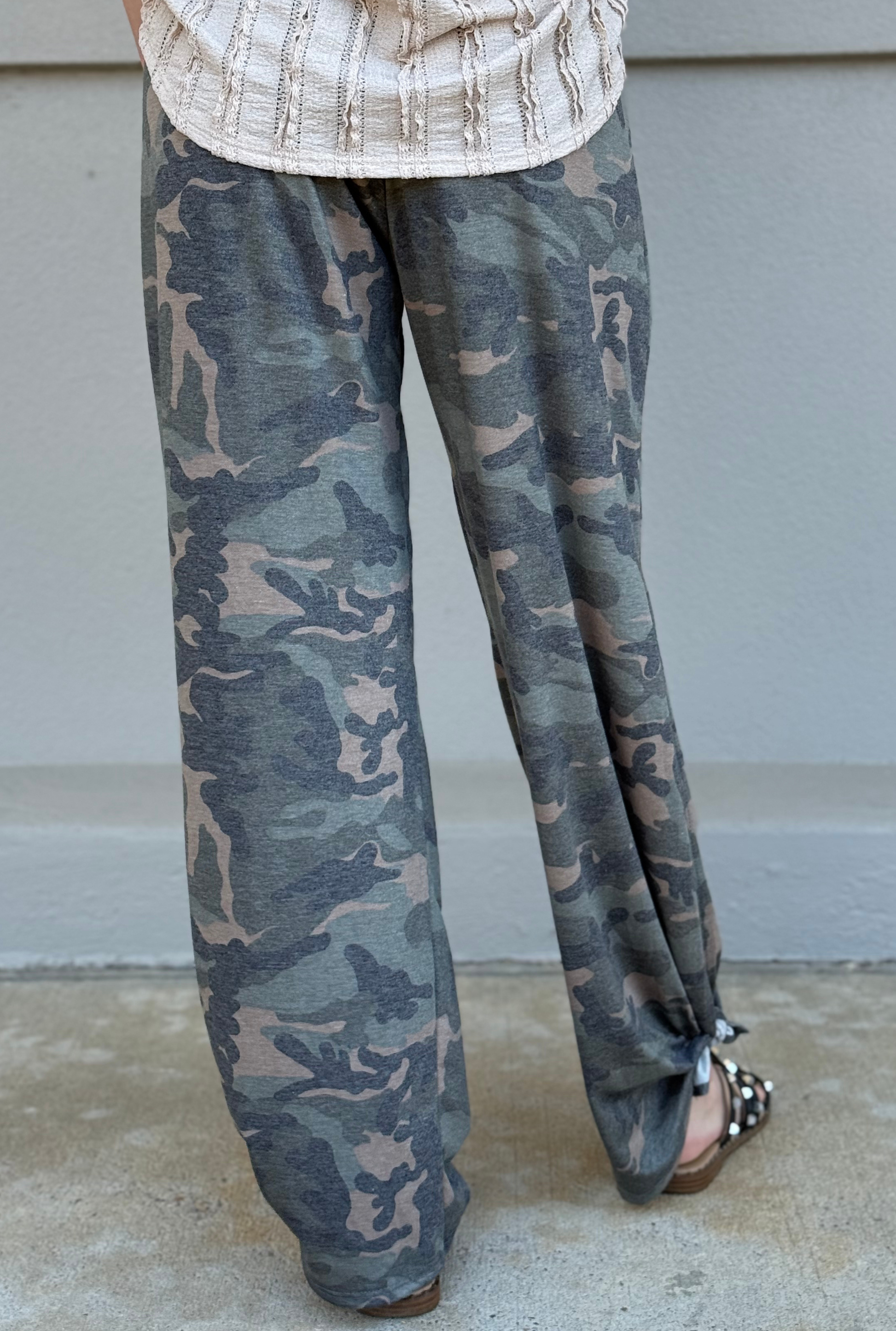 CAMO SIDE SLIT PANTS