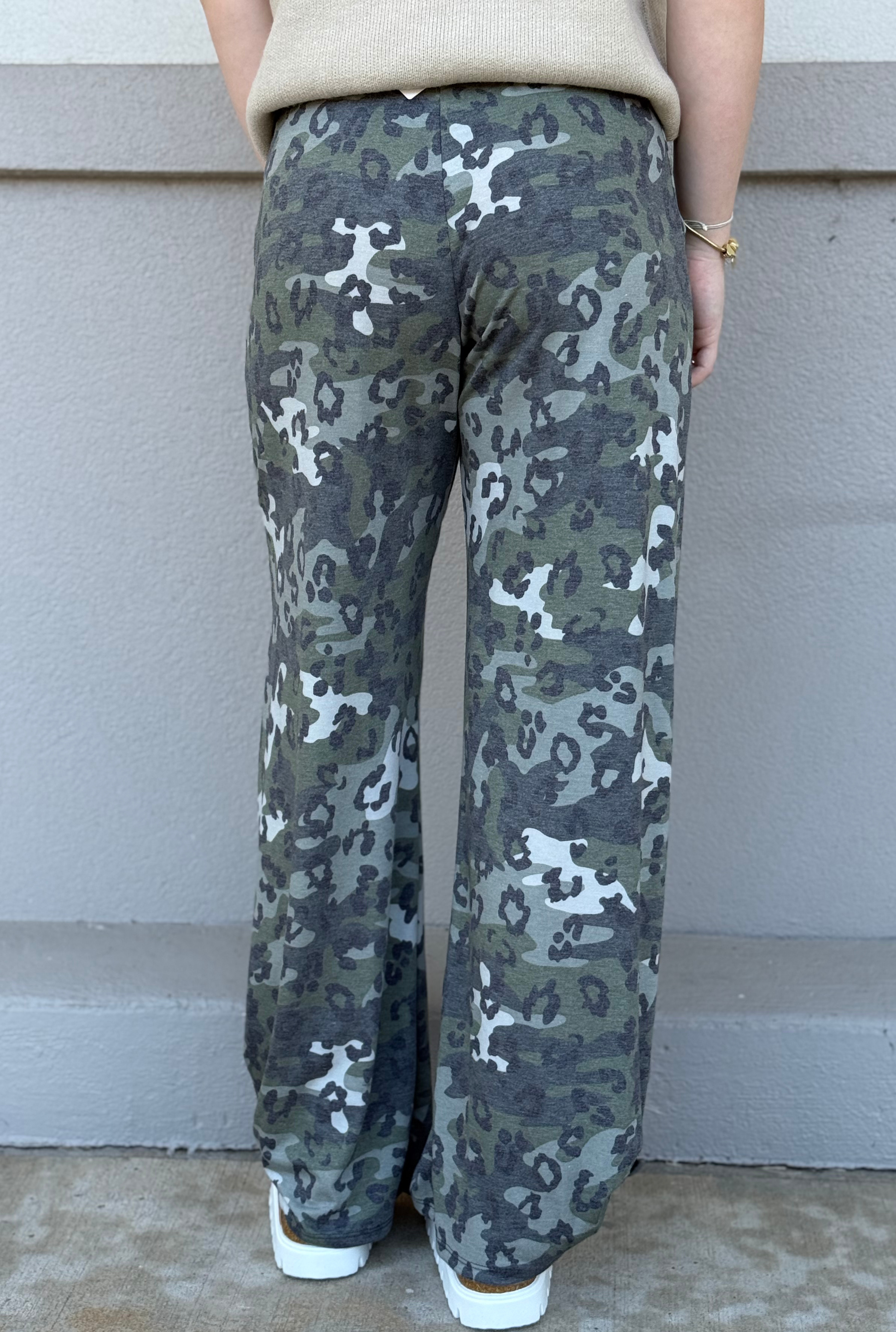 LEOPARD CAMO SIDE SLIT PANTS