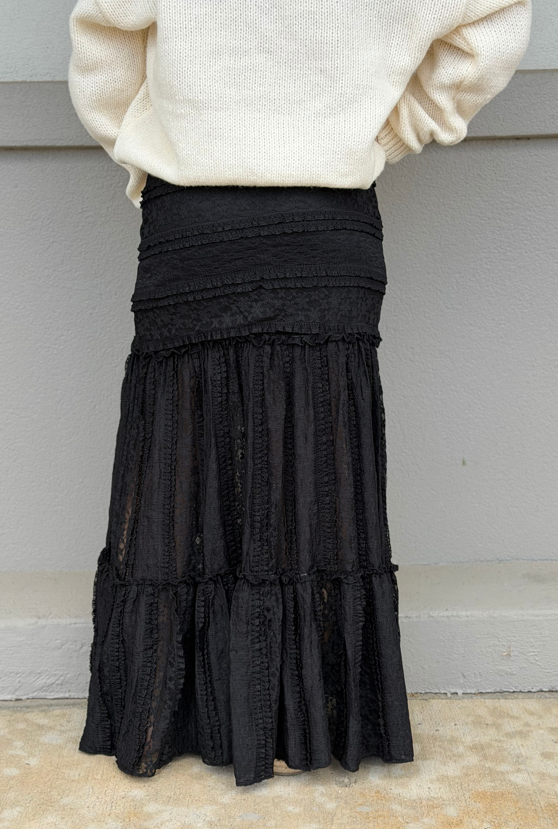 BLACK TIERED LACE SKIRT