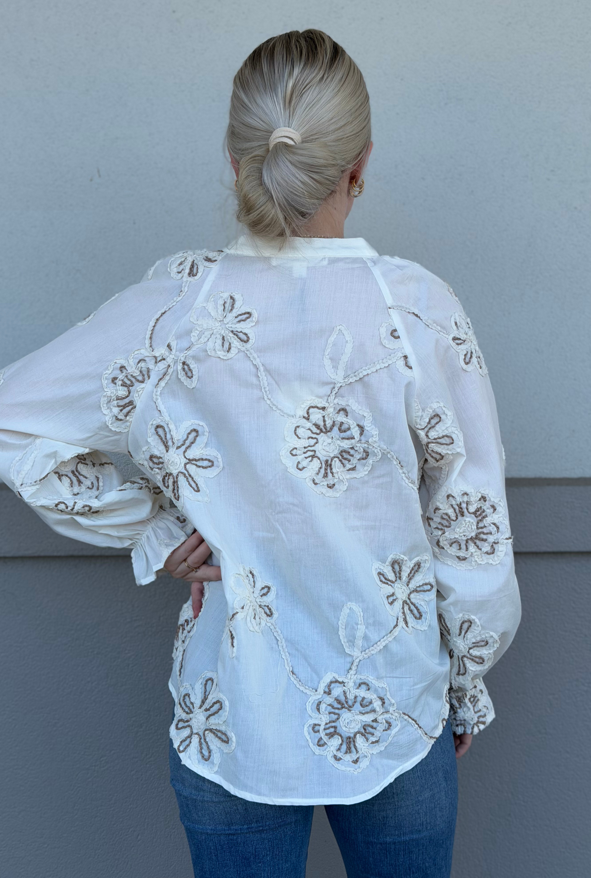 CREAM FLORAL ELEGANT TOP