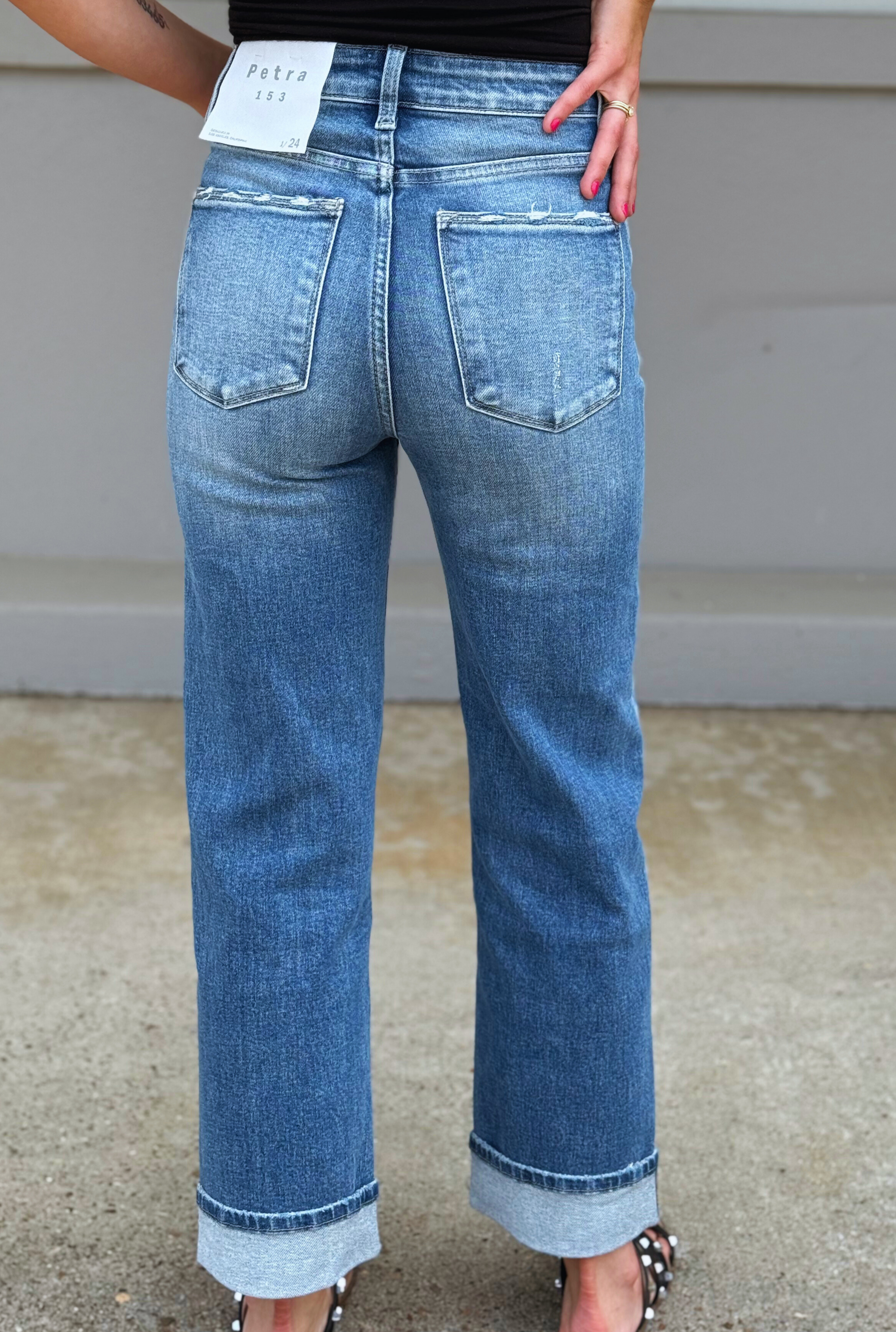 HIGH RISE STRETCH RELAXED STRAIGHT W/ CUFFED HEM JEANS