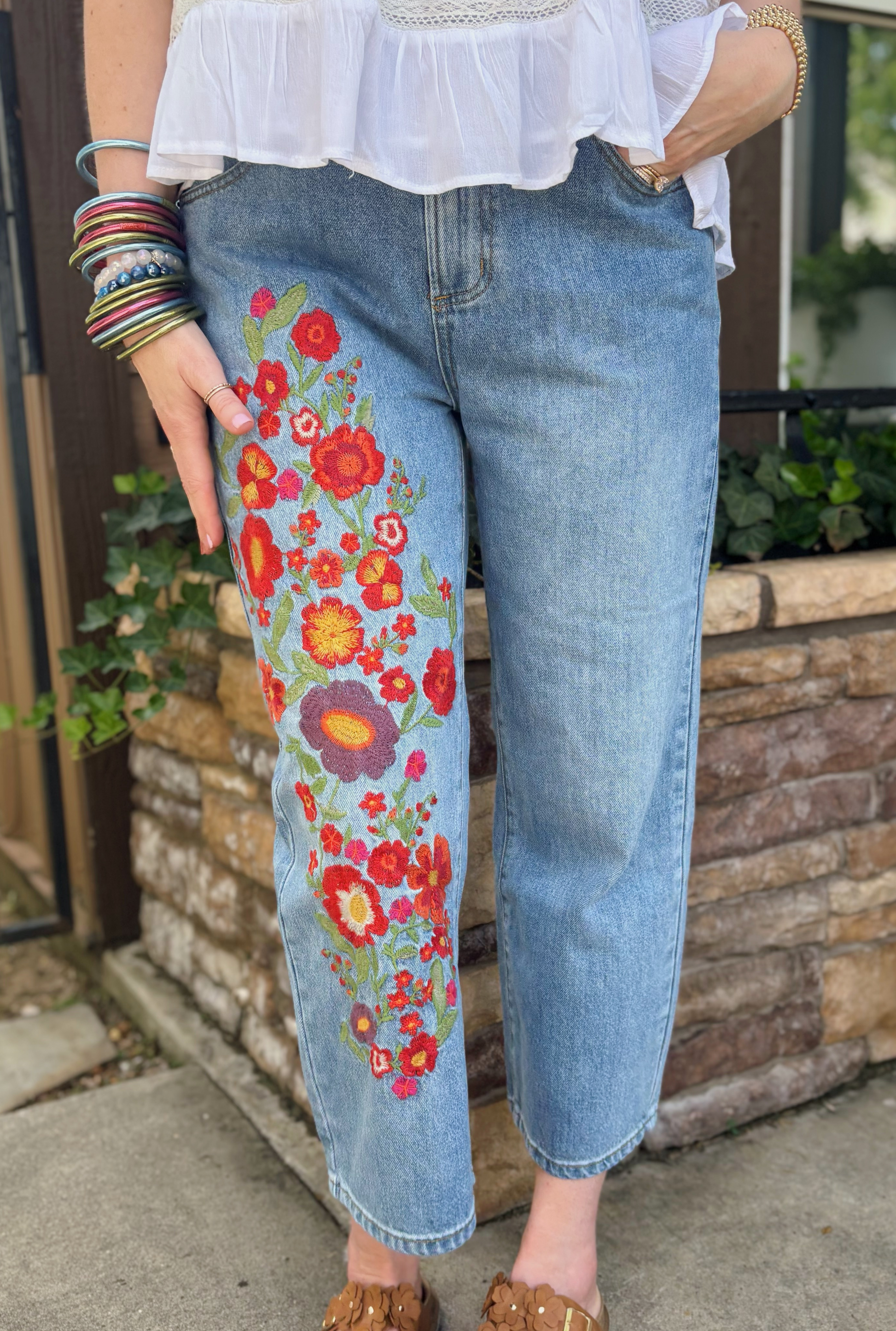 WASHED FLOWER EMBROIDERY DENIM JEANS