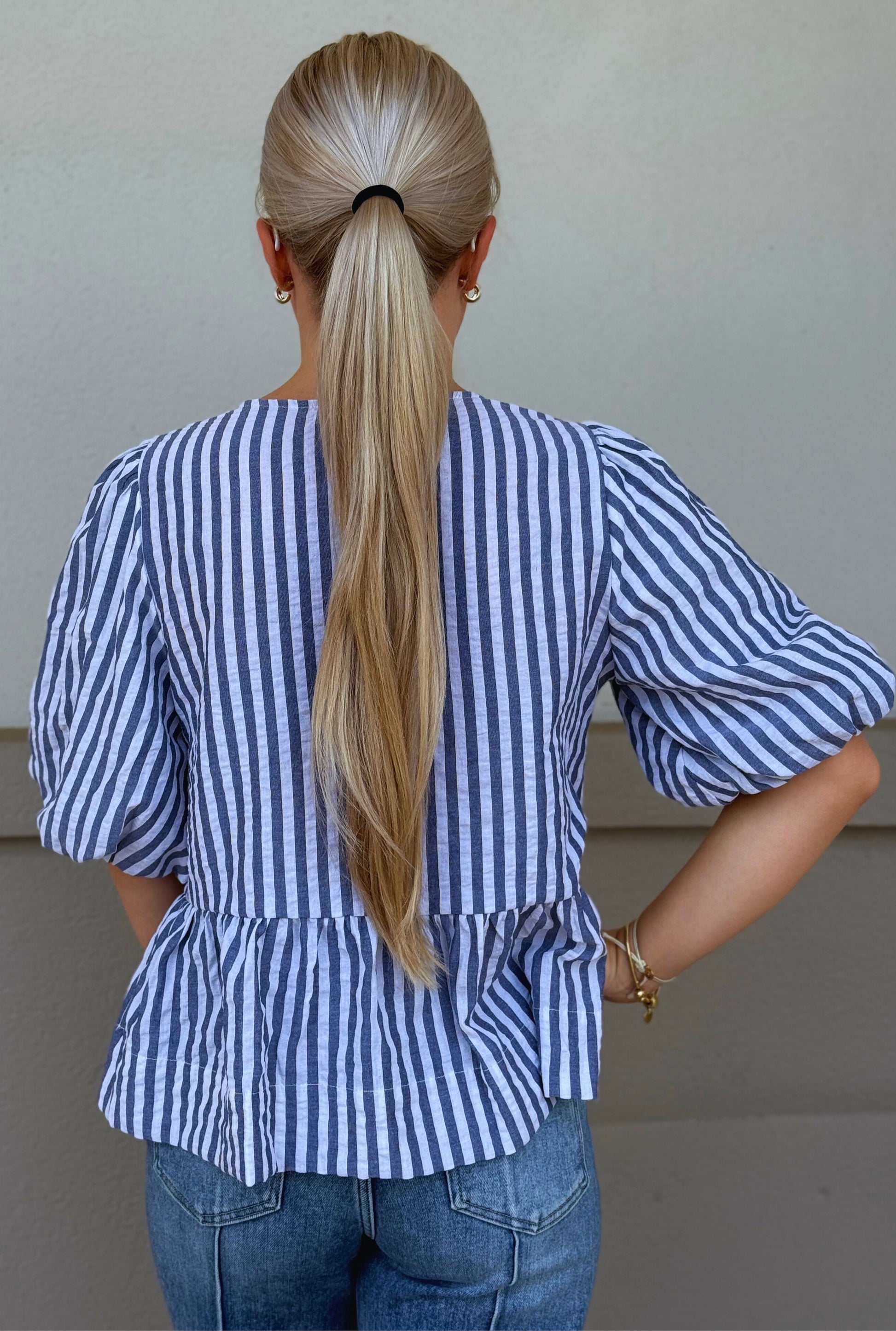 NAVY WILLOW TOP