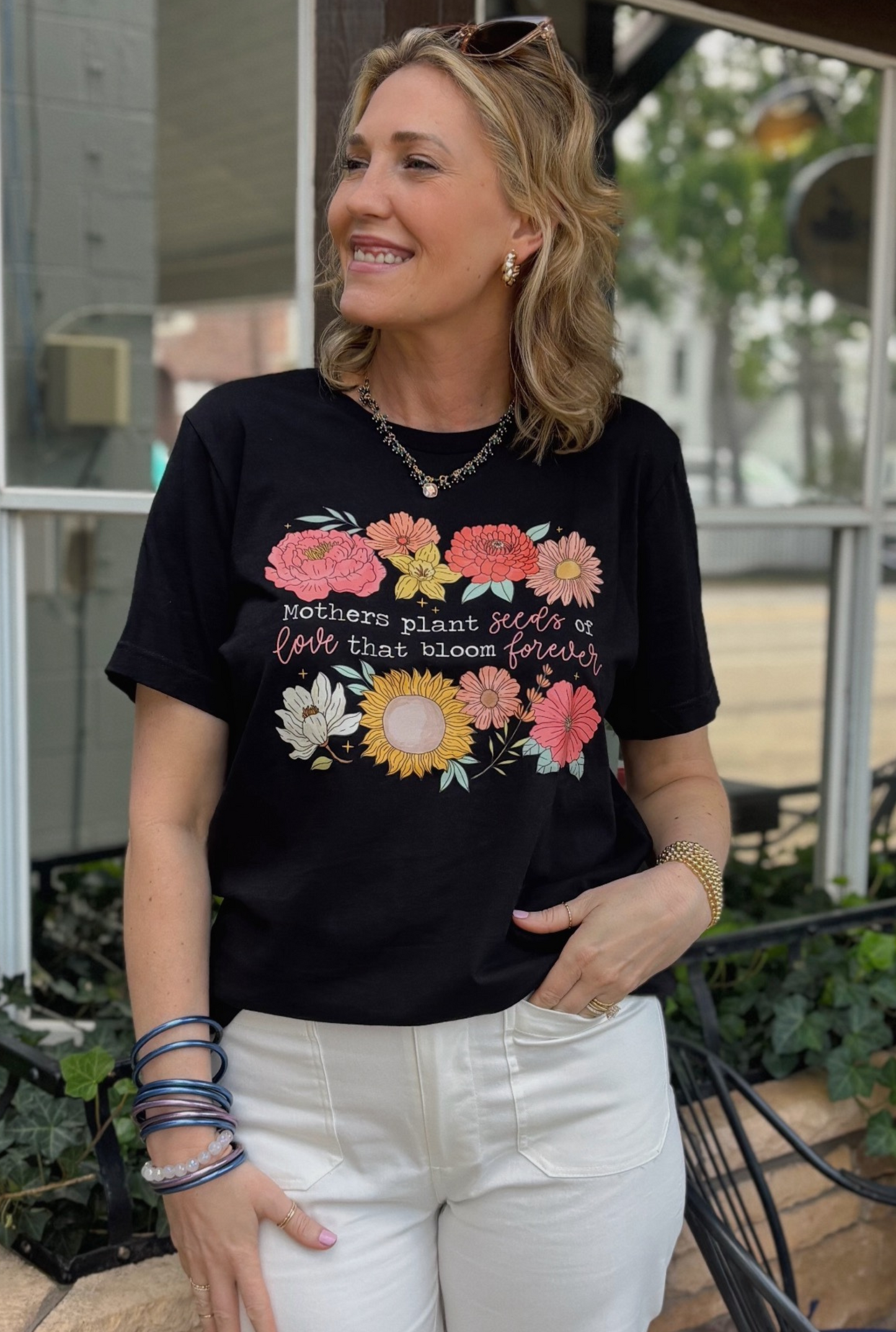 BLACK FLORAL MOM GRAPHIC TEE