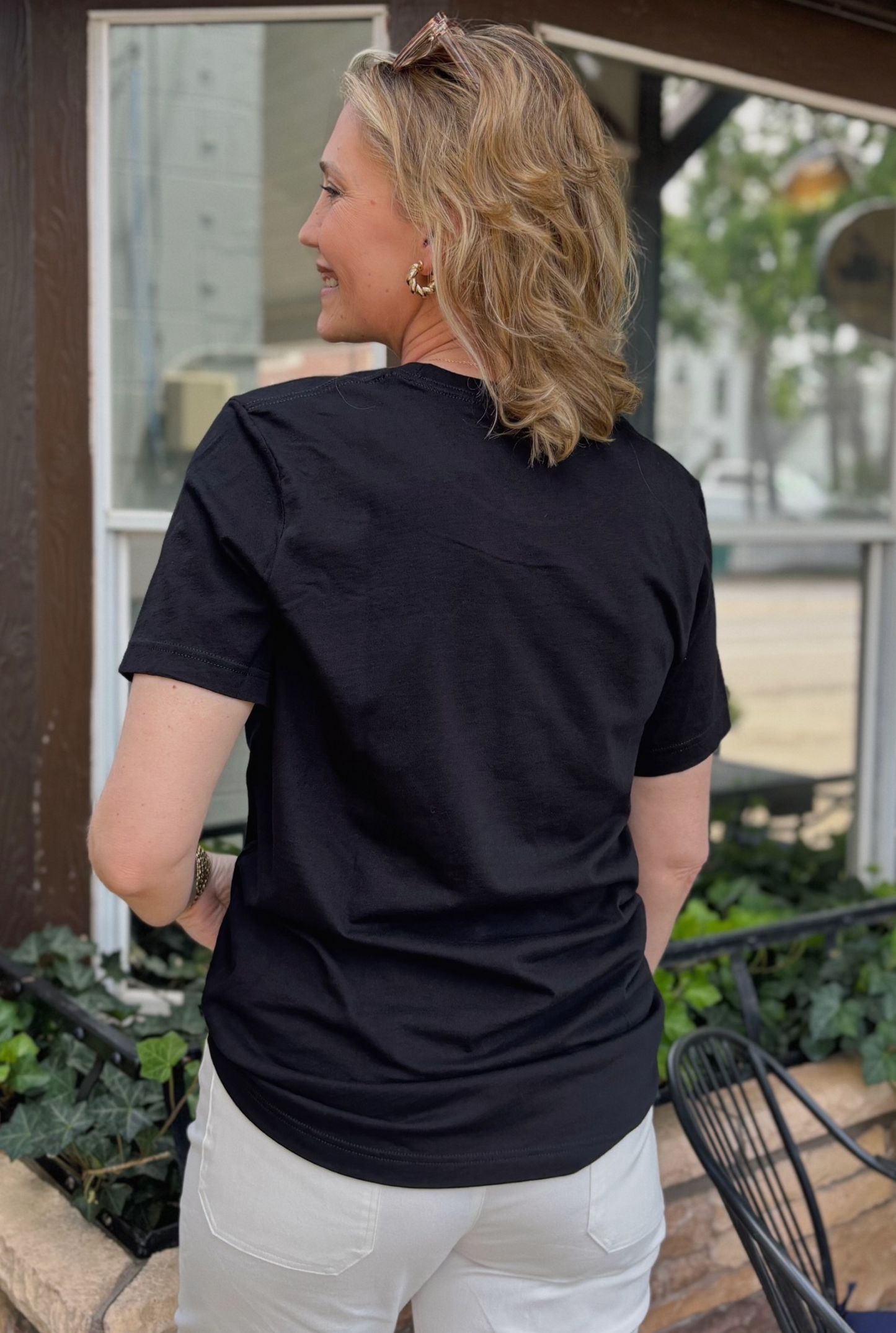 BLACK FLORAL MOM GRAPHIC TEE