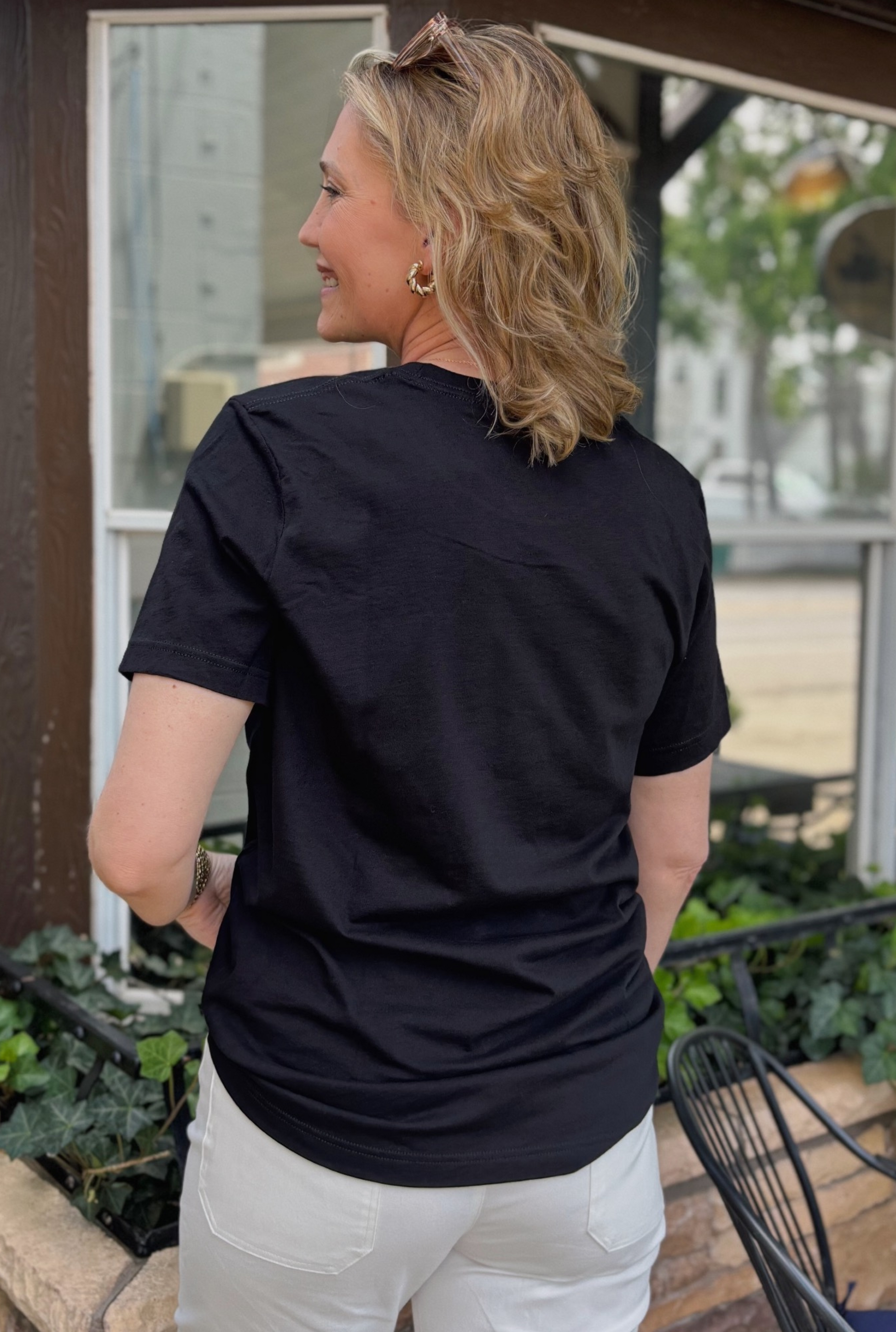 BLACK FLORAL MOM GRAPHIC TEE