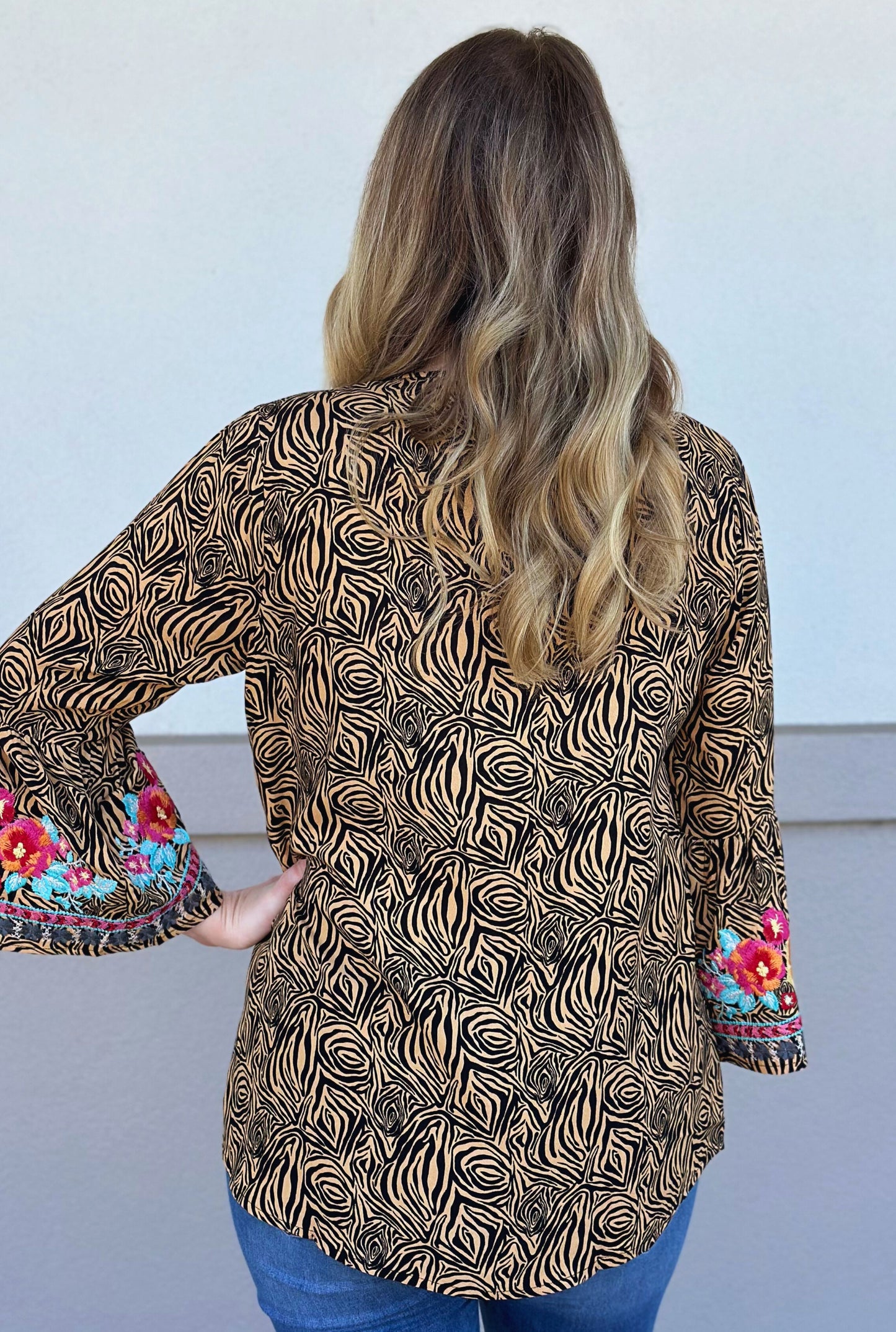 EMBROIDERY ELLIE TOP