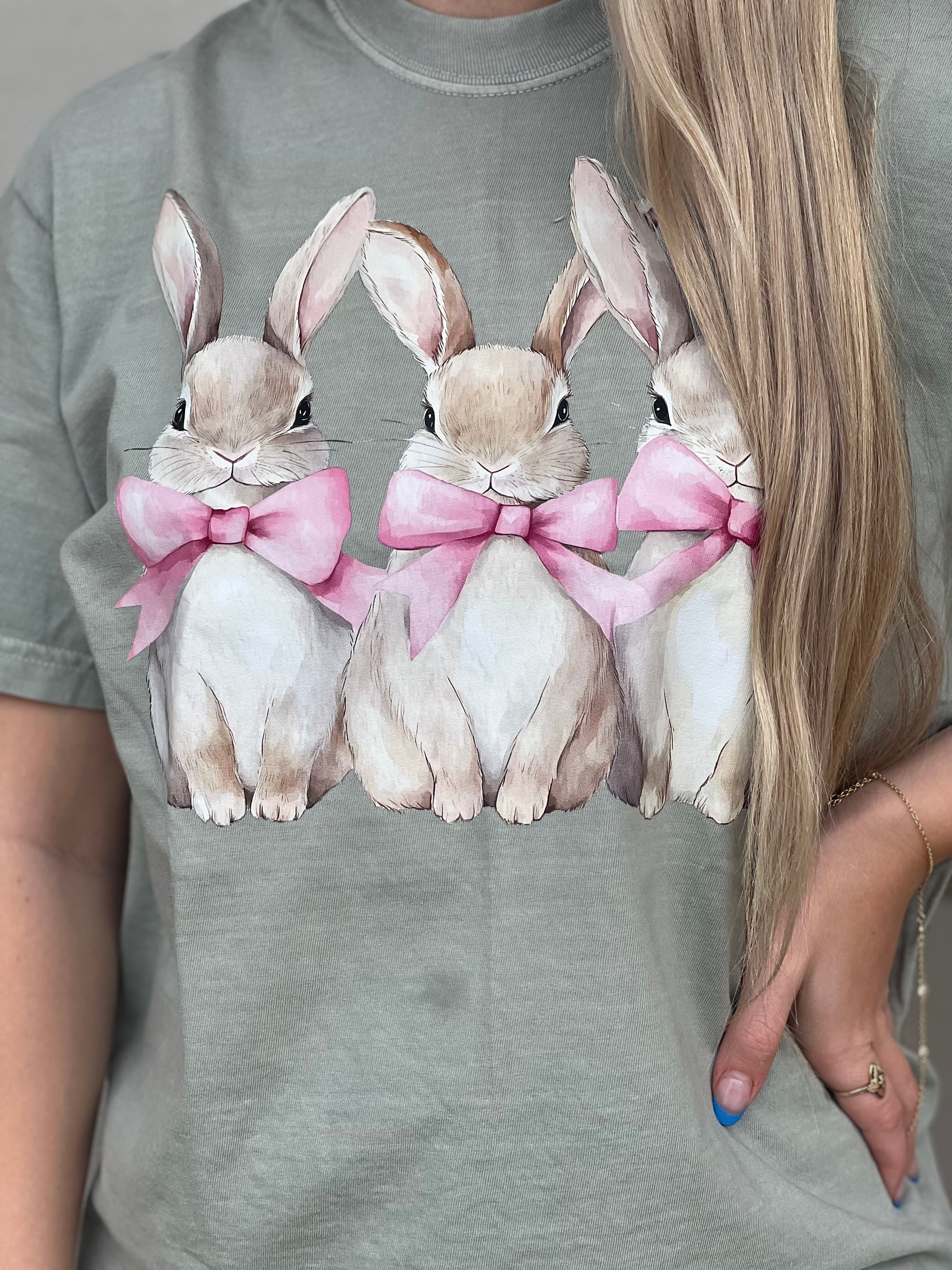 SAGE EASTER BOW GRAPHIC TEE