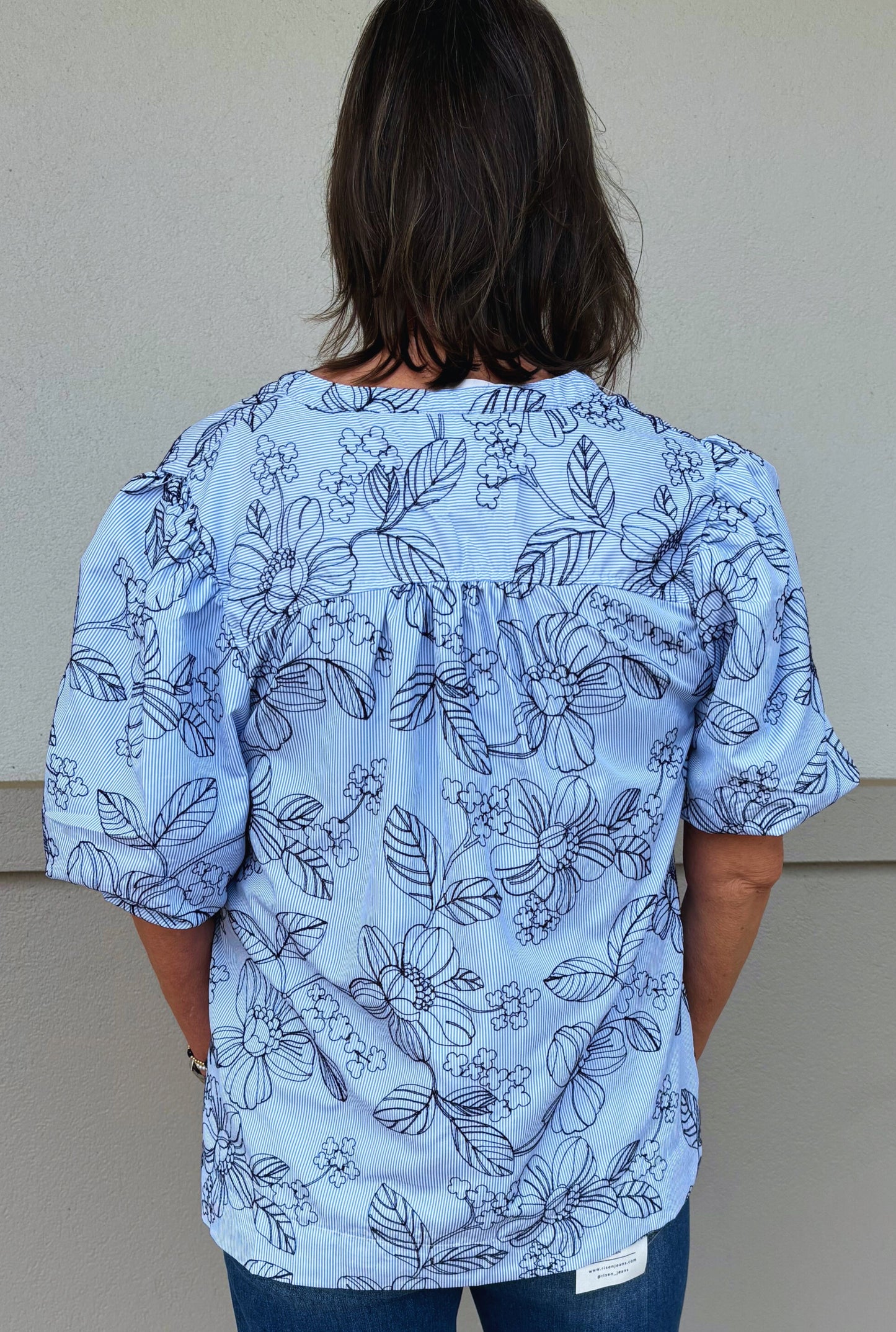 CURVY BLUES TOP