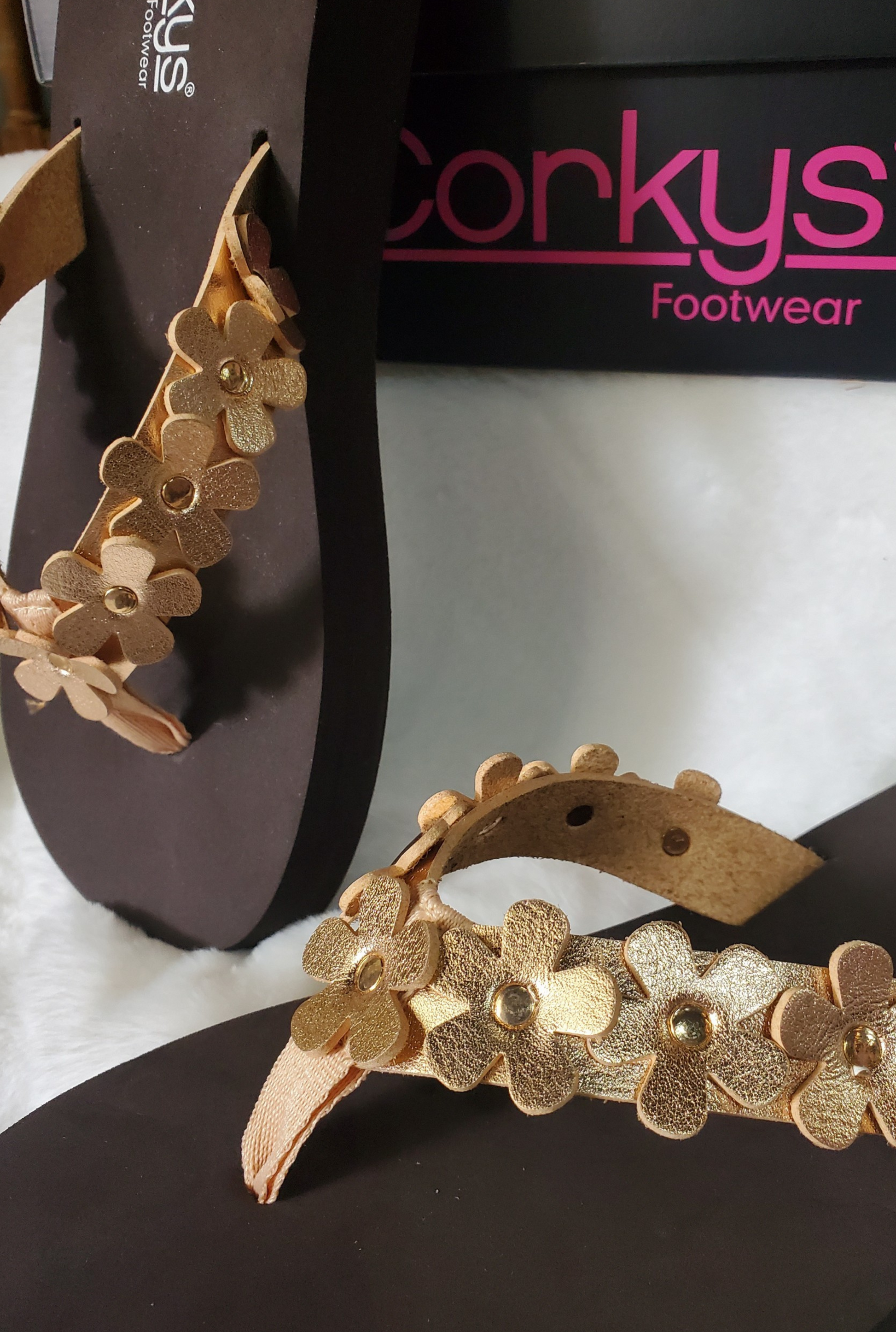 GOLD METALLIC NO RUNNING SANDALS