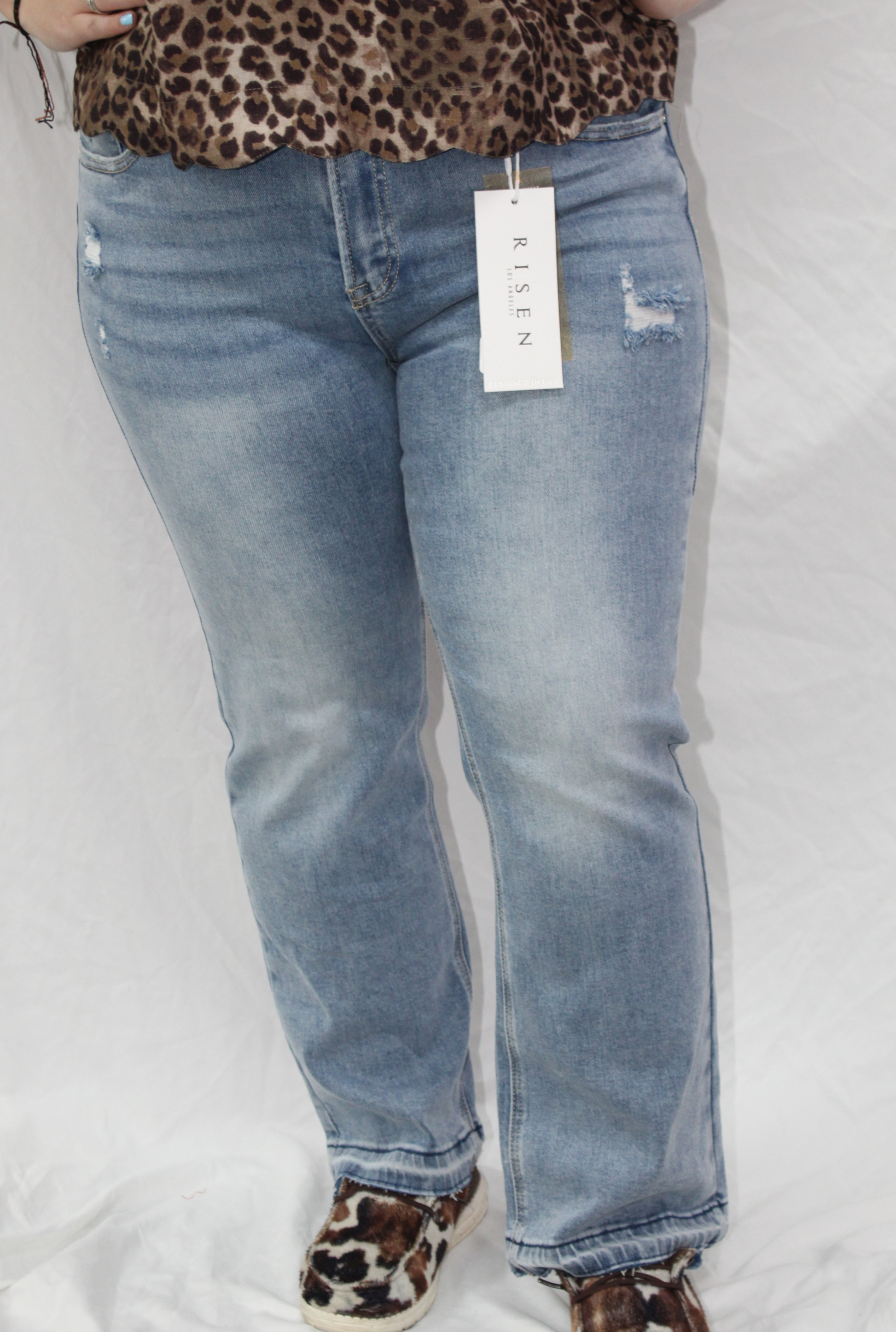CURVY MID RISE ANKLE STRAIGHT UNEVEN RELEASED HEM JEANS