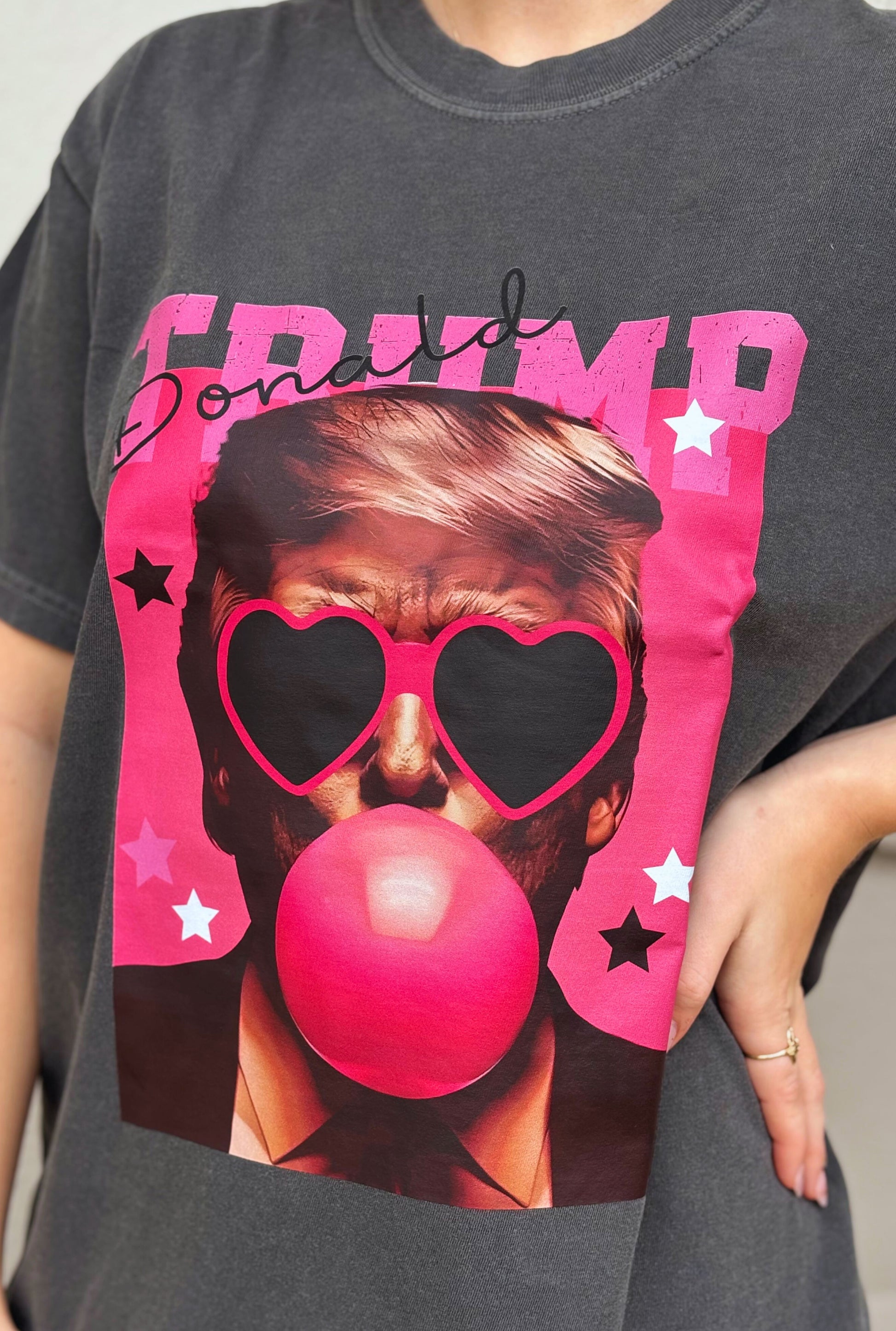 TRUMP BUBBLE GUM GRAPHIC TEE