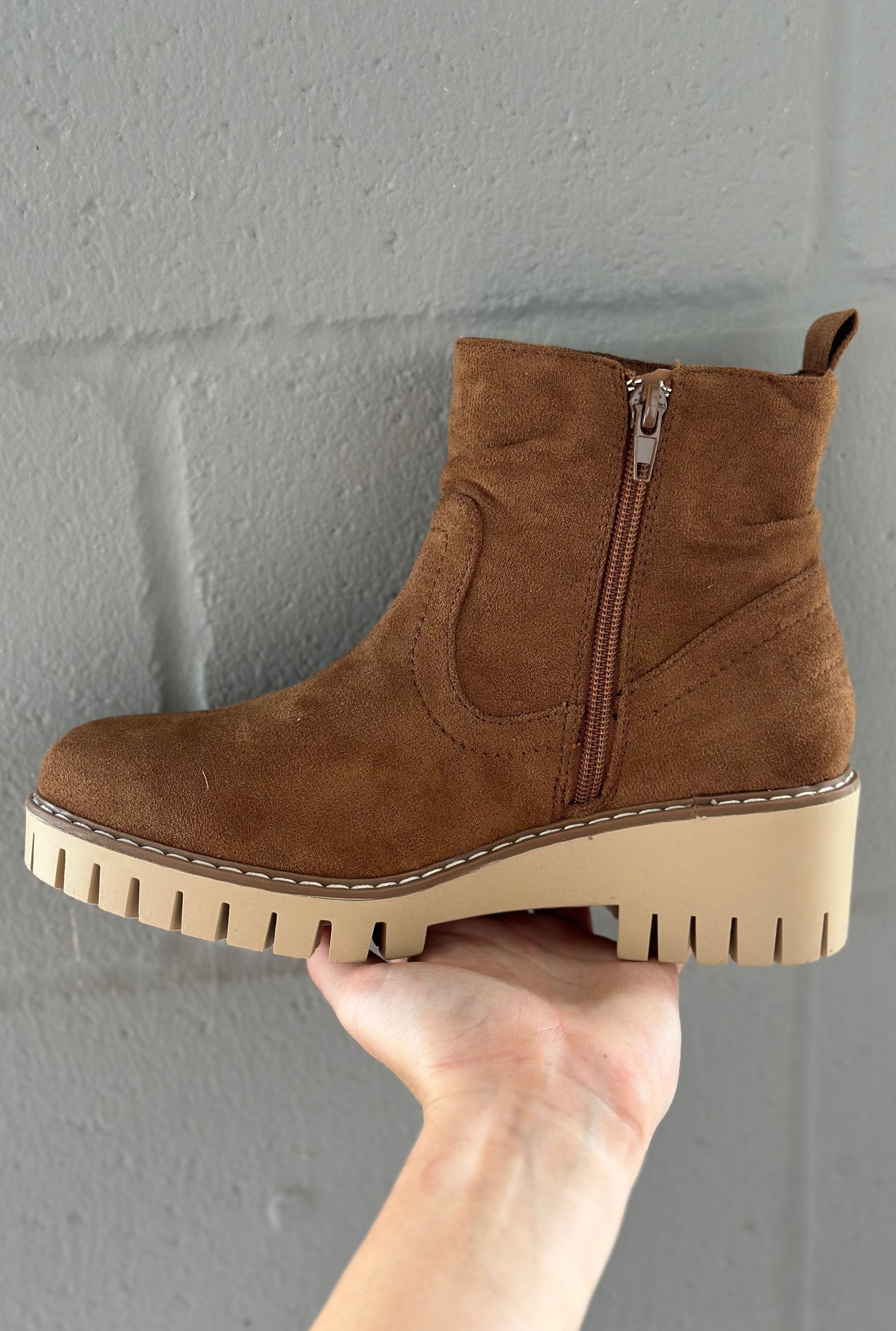 TAN DASHING BOOTIES