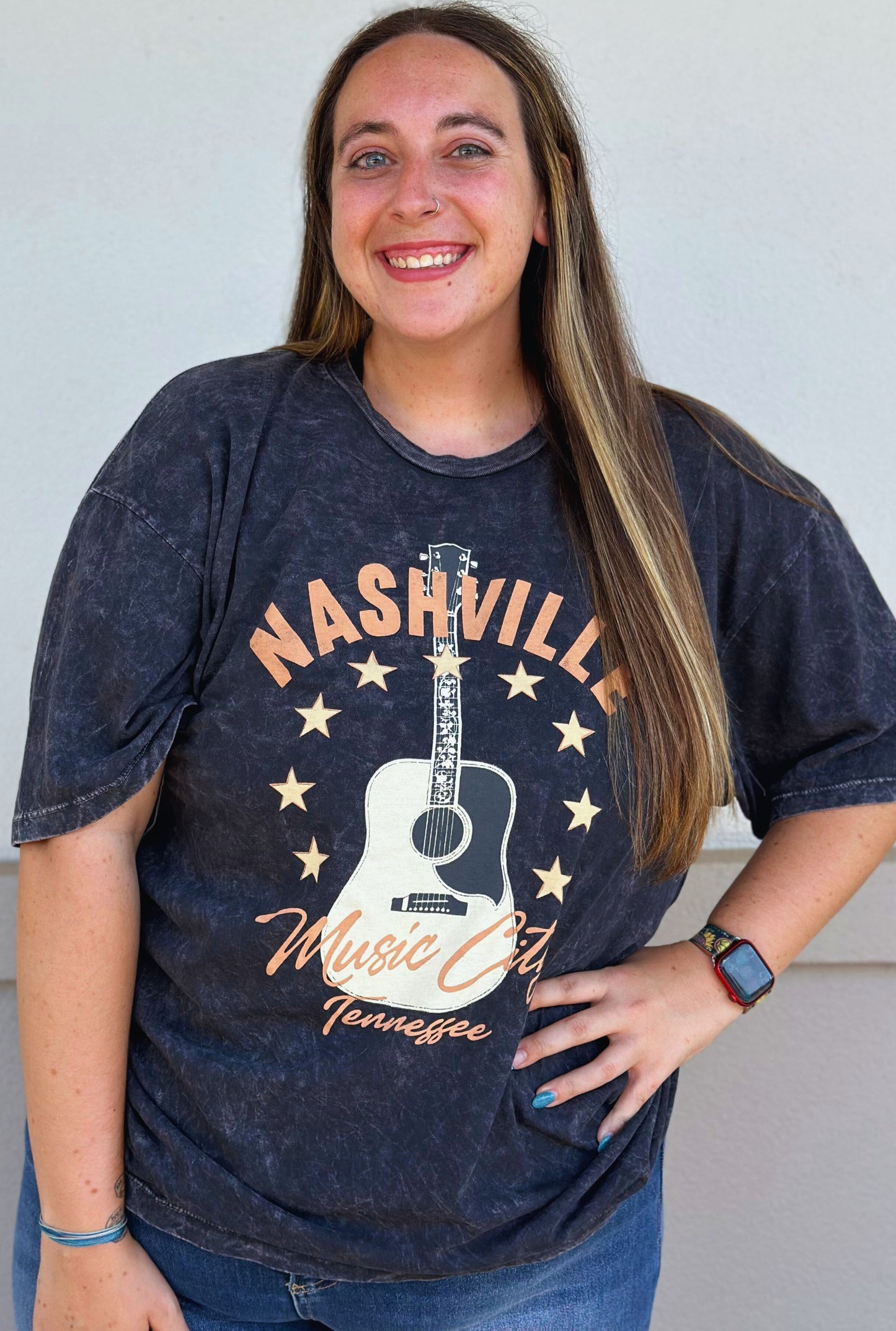 CURVY BLACK NASHVILLE GRAPHIC TEE