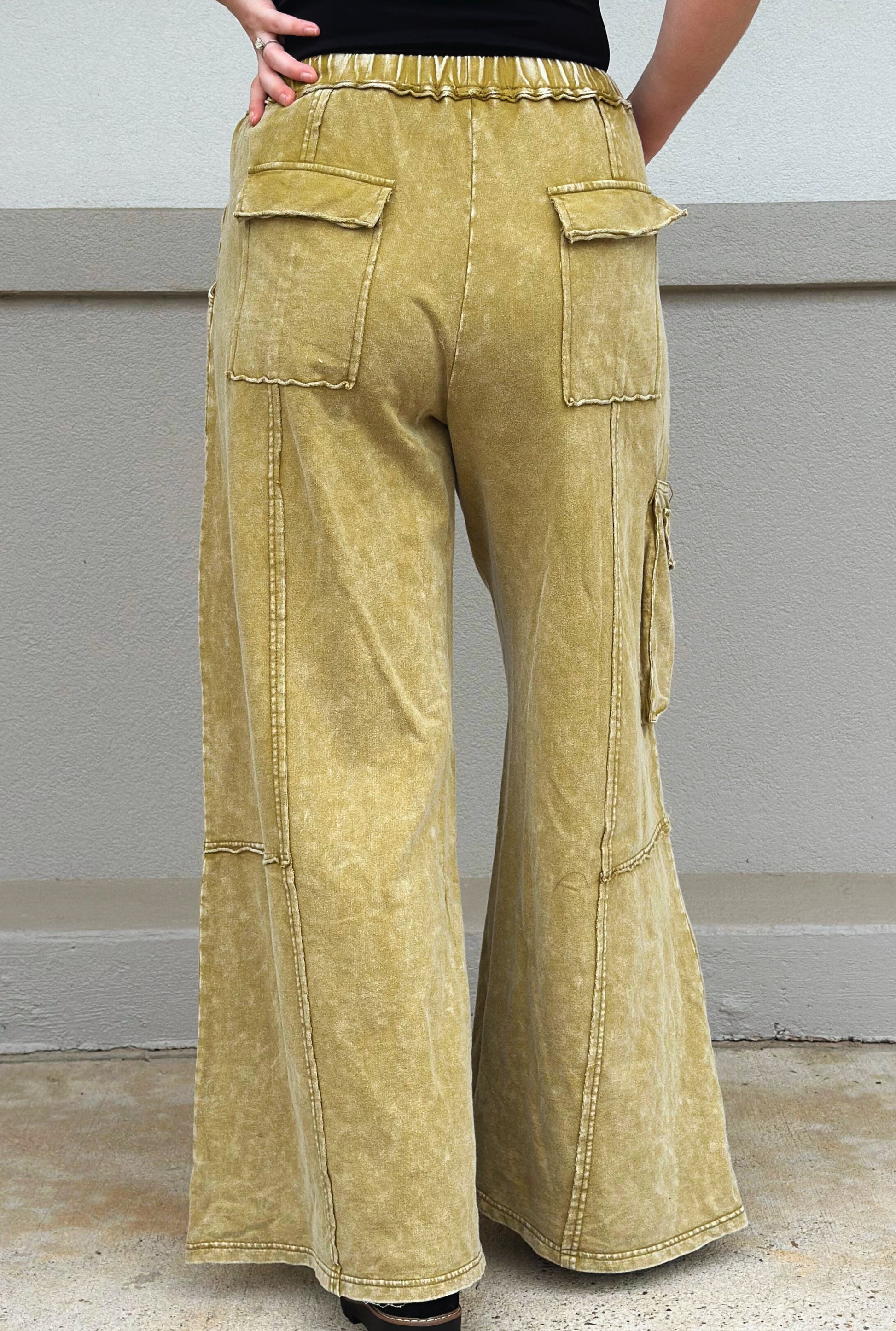 OLIVE EASEL CARGO PANTS