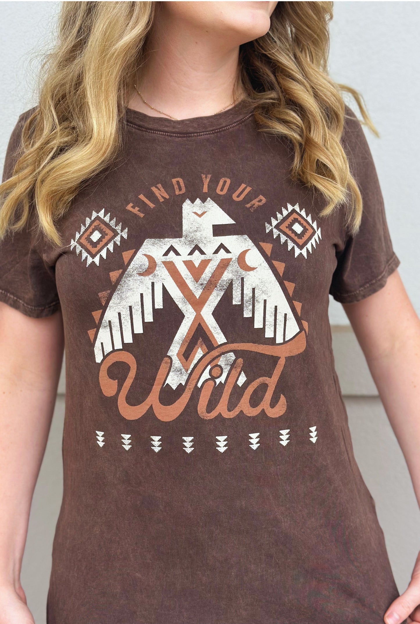 FIND YOUR WILD GRAPHIC TEE