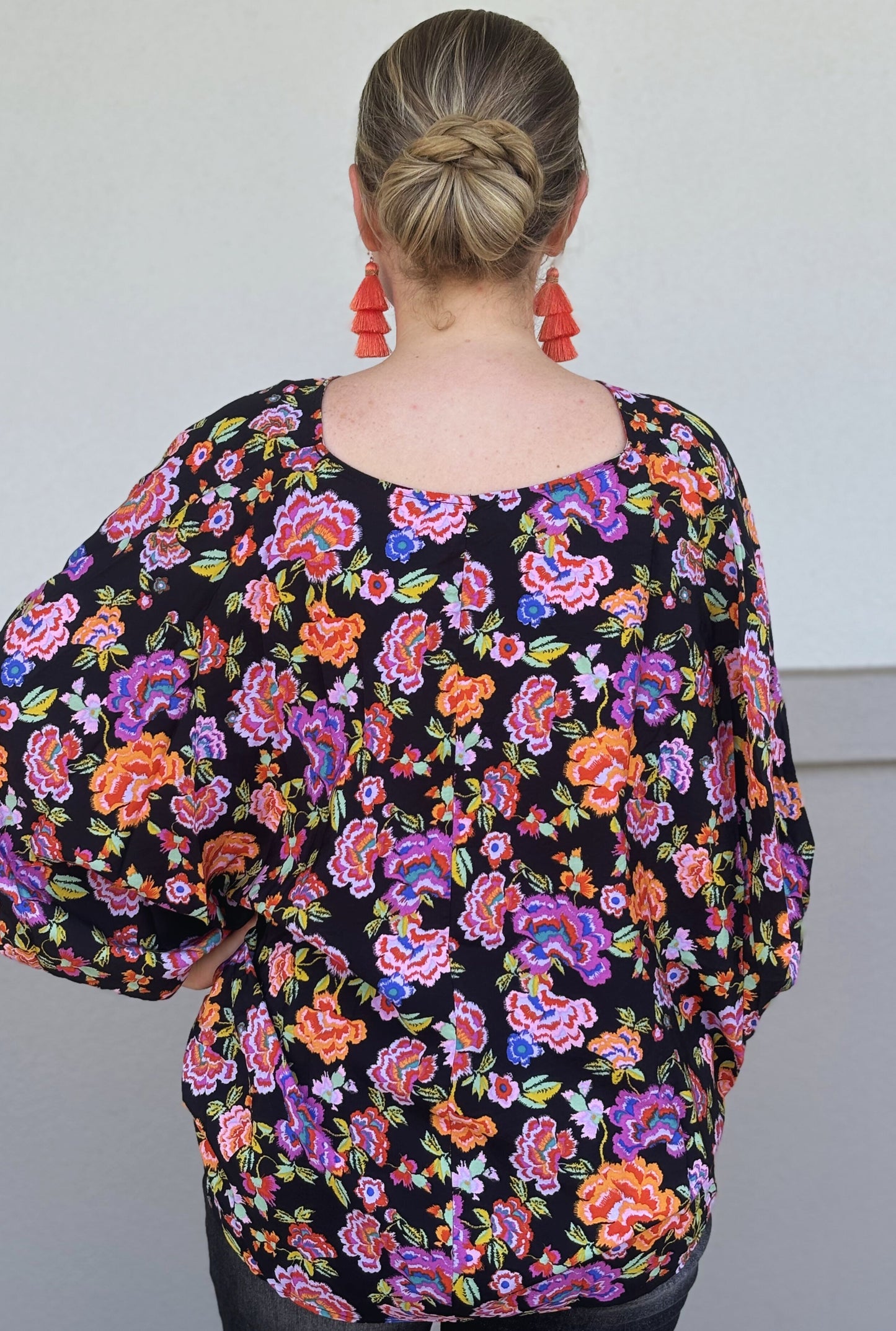 BLACK BOLD FLORALS TOP