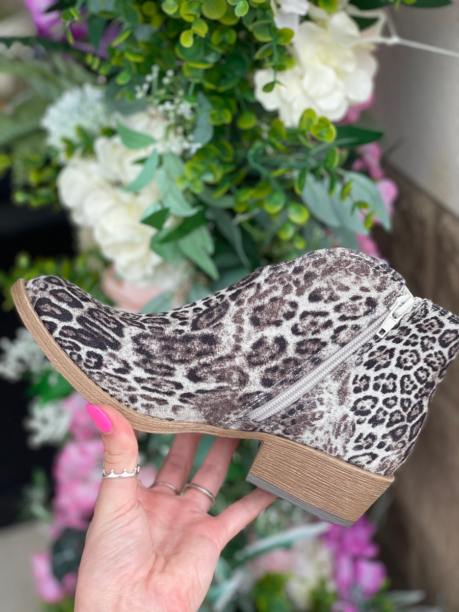 Lucky Brand Basel Leopard Print Booties (8.5)