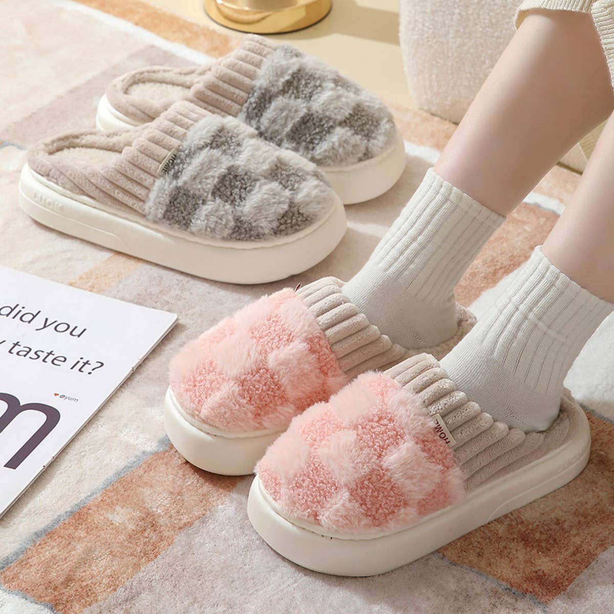 CHECKERED FUZZY WARMIES SLIPPERS_CWSHS0270