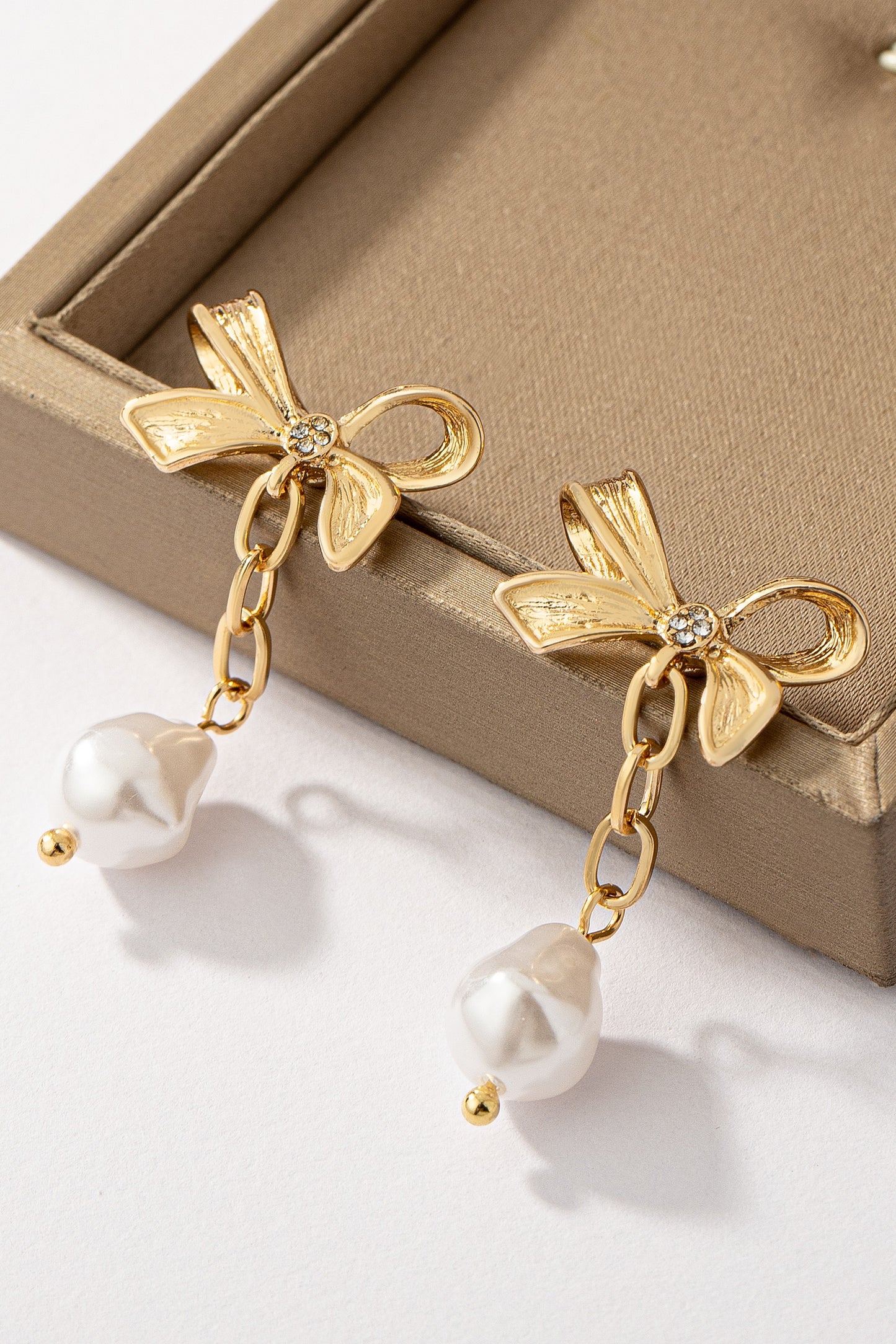 BOWTIE PEARL EARRINGS