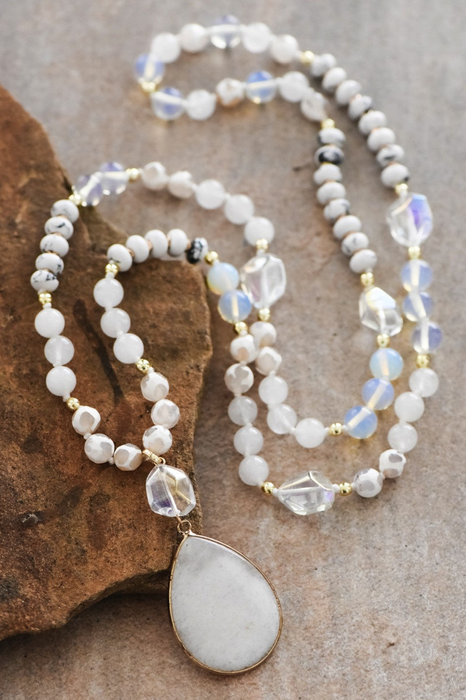 STONE BEADED NECKLACE