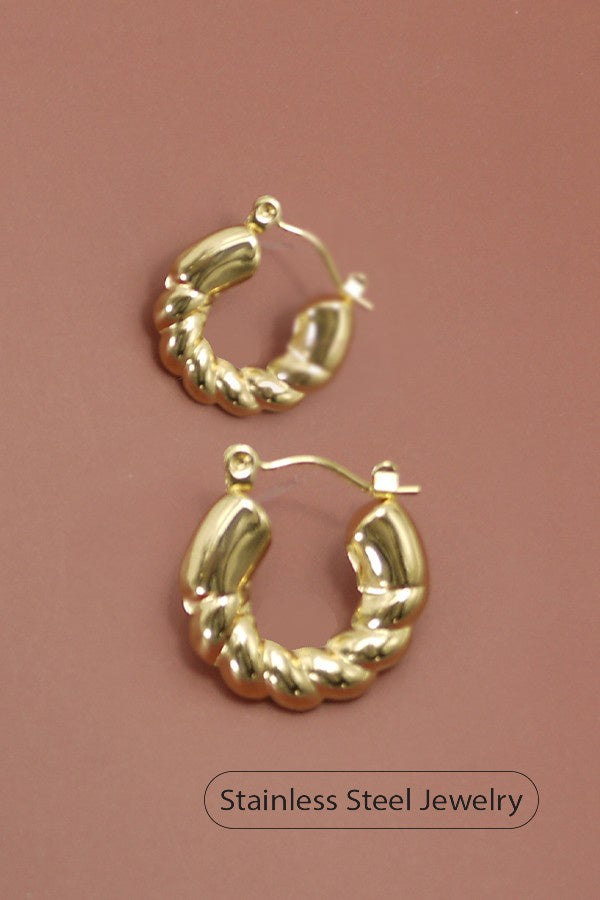 GOLD OVAL HOOP EARRINGS