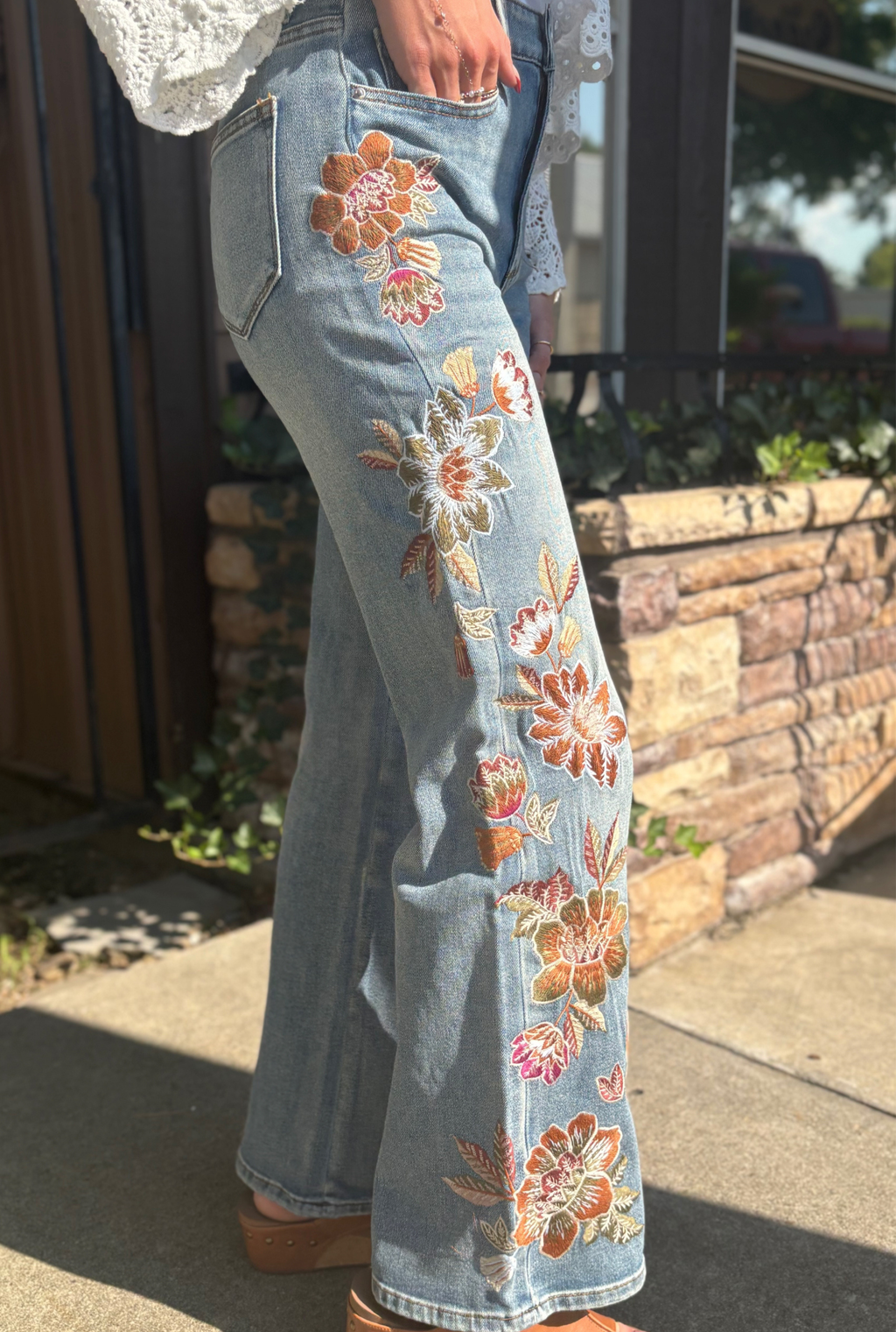 HIGH RISE FLARE EMBROIDERED JEANS