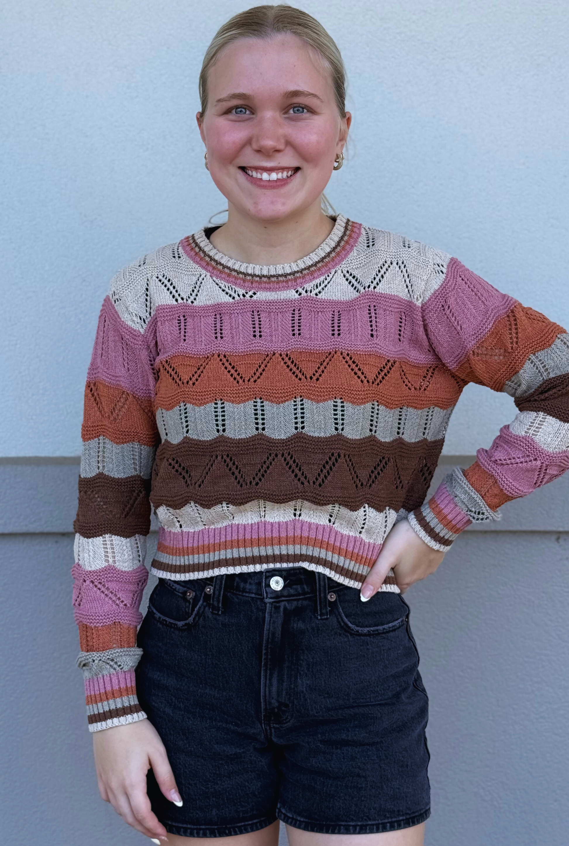 MULTI COLOR WAVY STRIPE SWEATER TOP