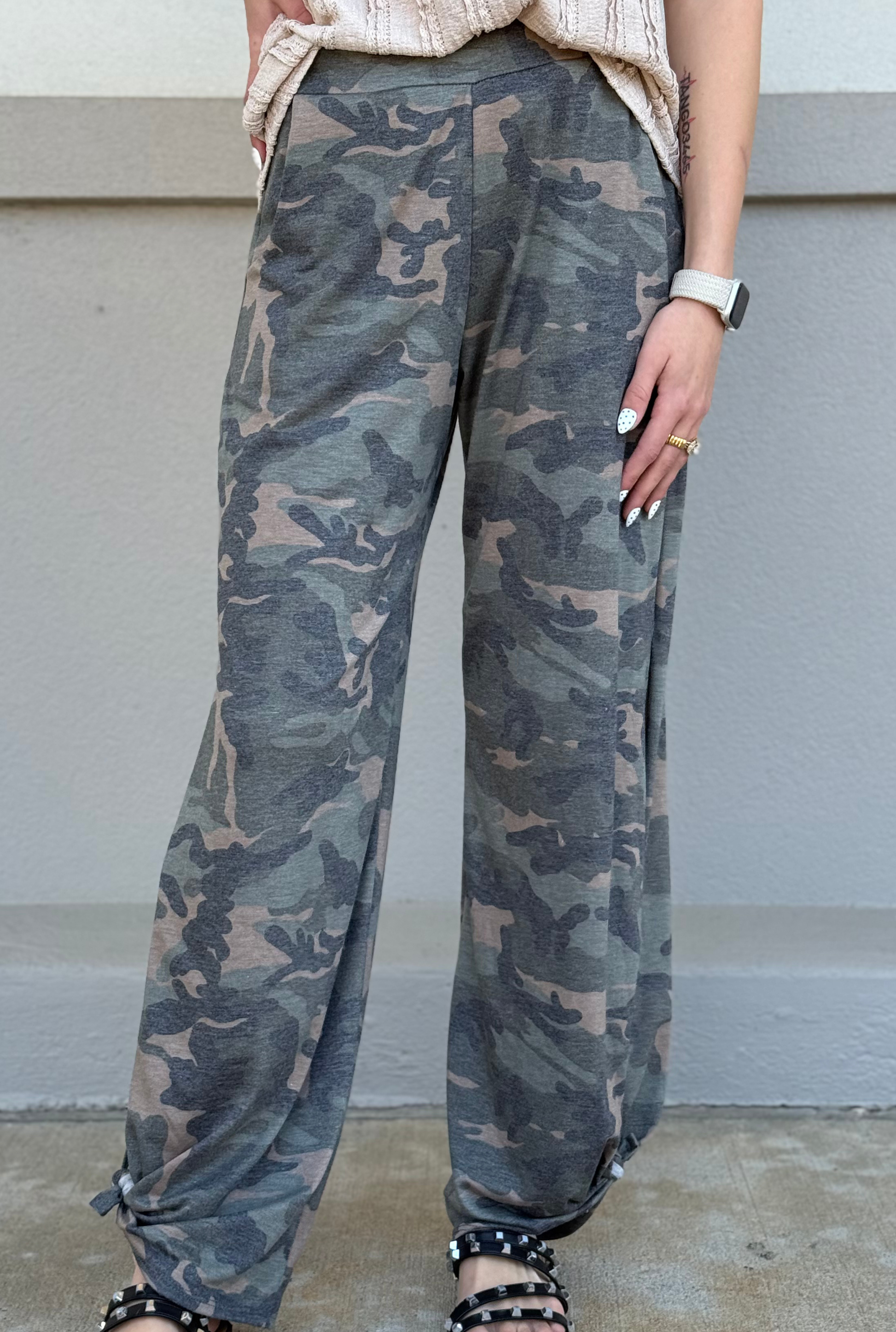 CAMO SIDE SLIT PANTS