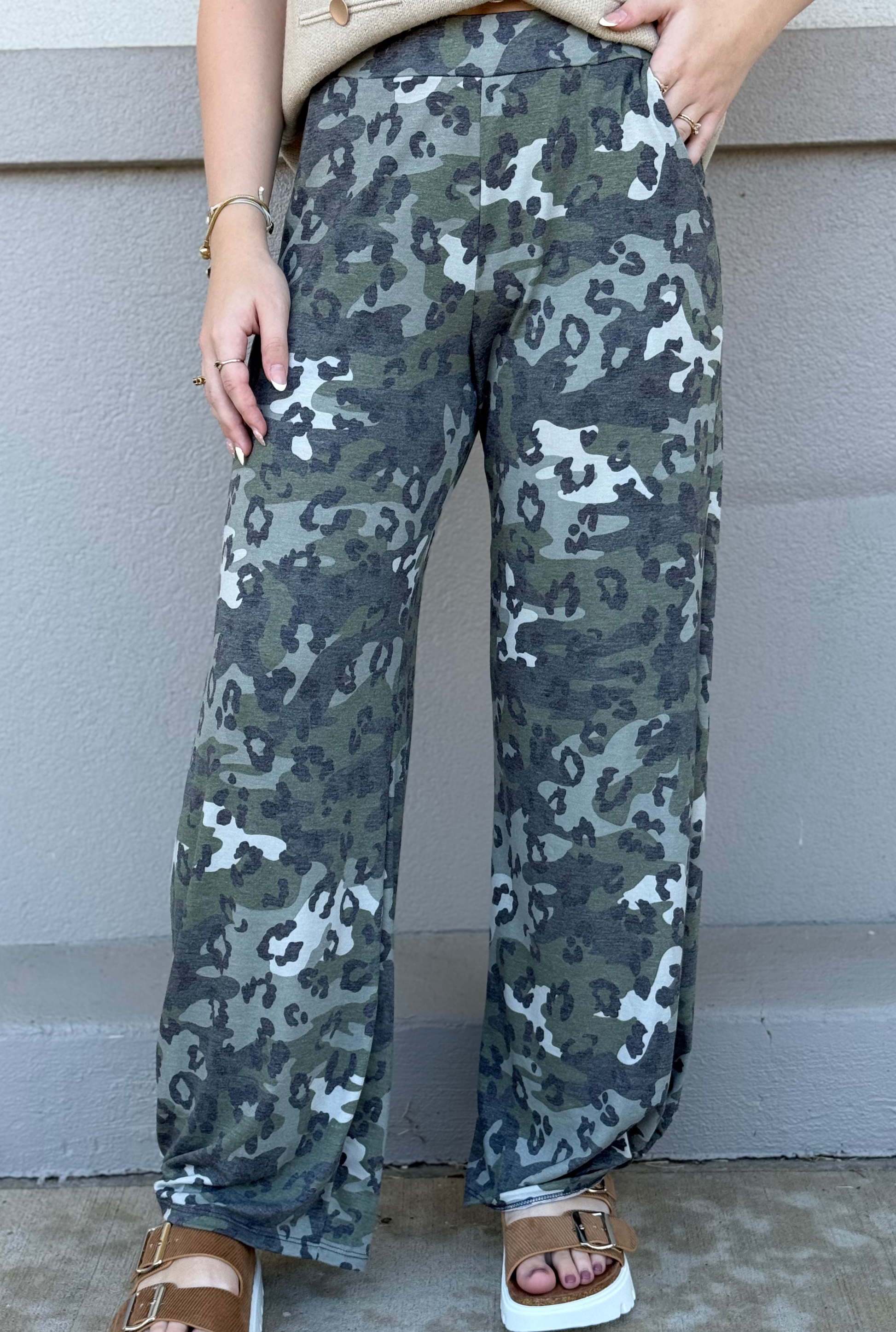 LEOPARD CAMO SIDE SLIT PANTS
