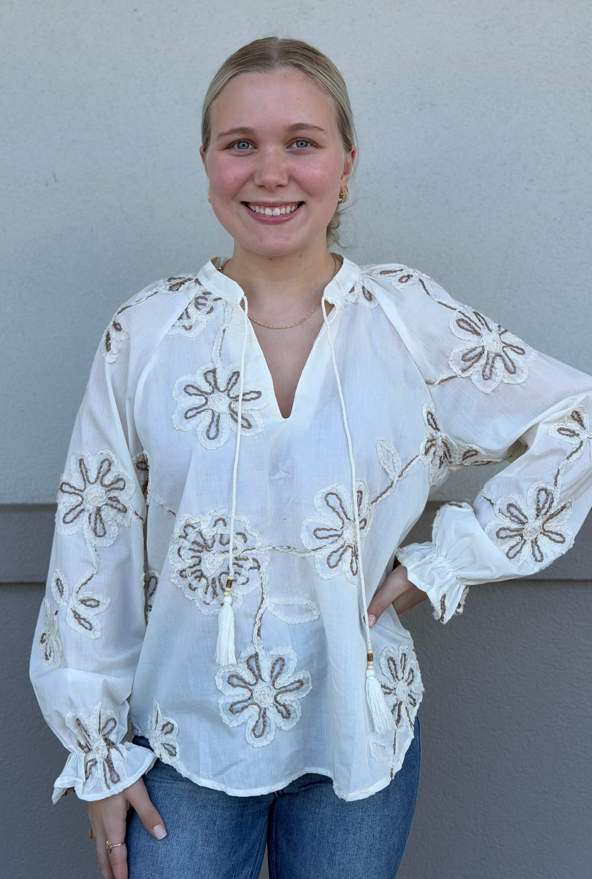 CREAM FLORAL ELEGANT TOP