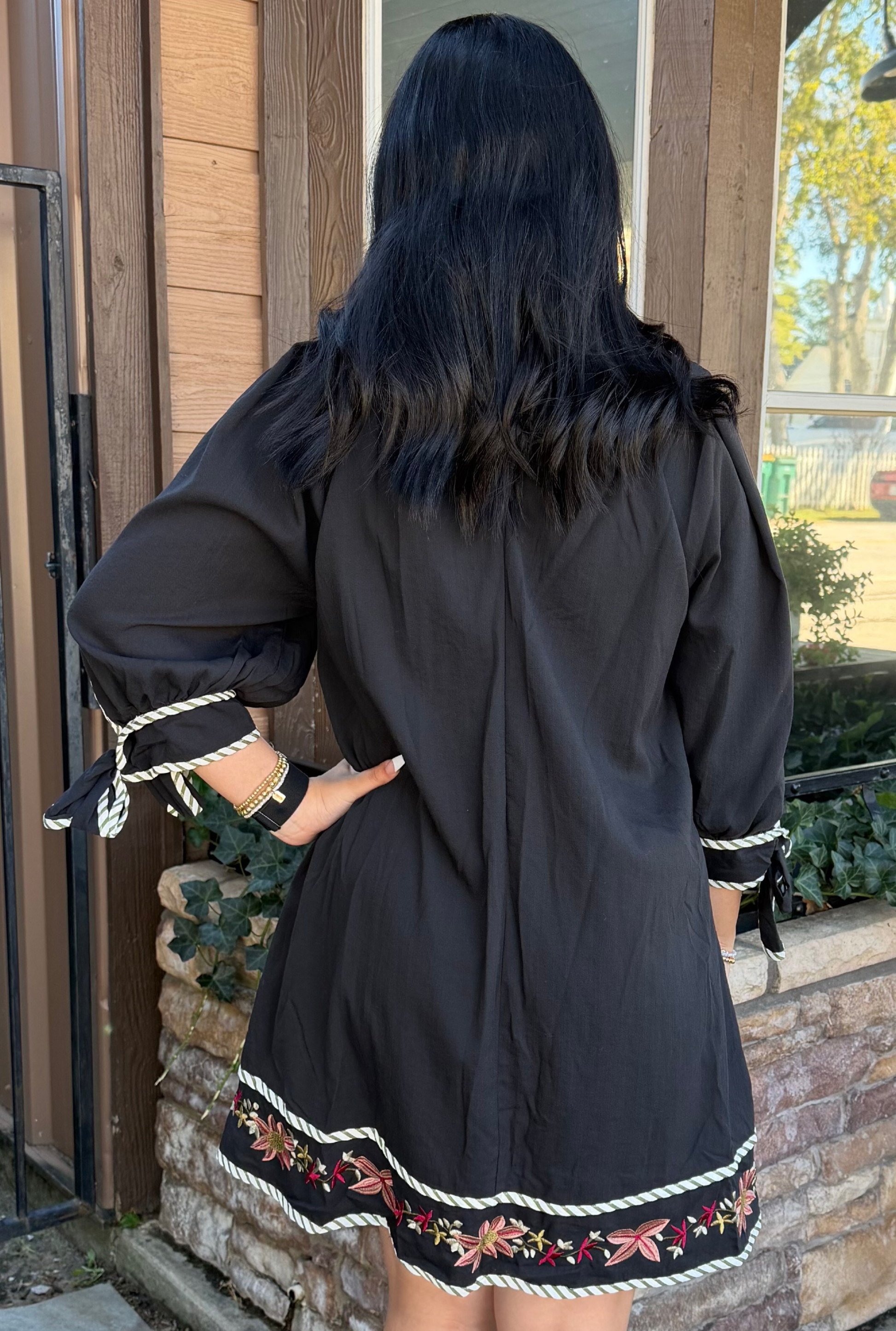 BLACK FLORAL EMBROIDERED DRESS