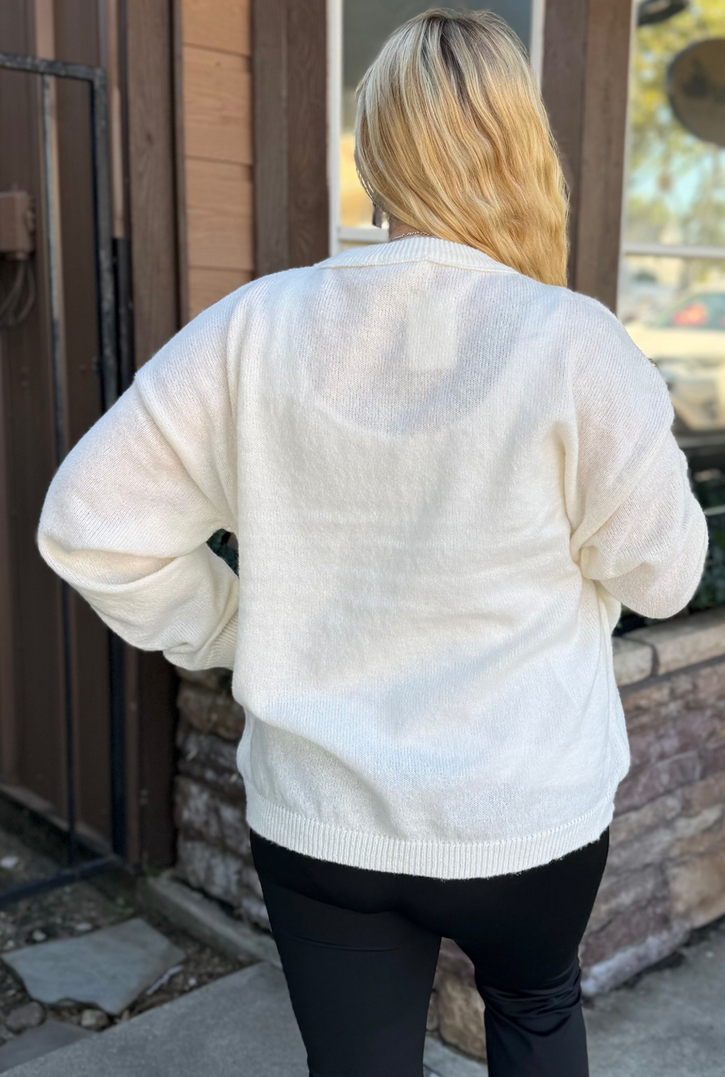 CREAM SEAM SWEATER