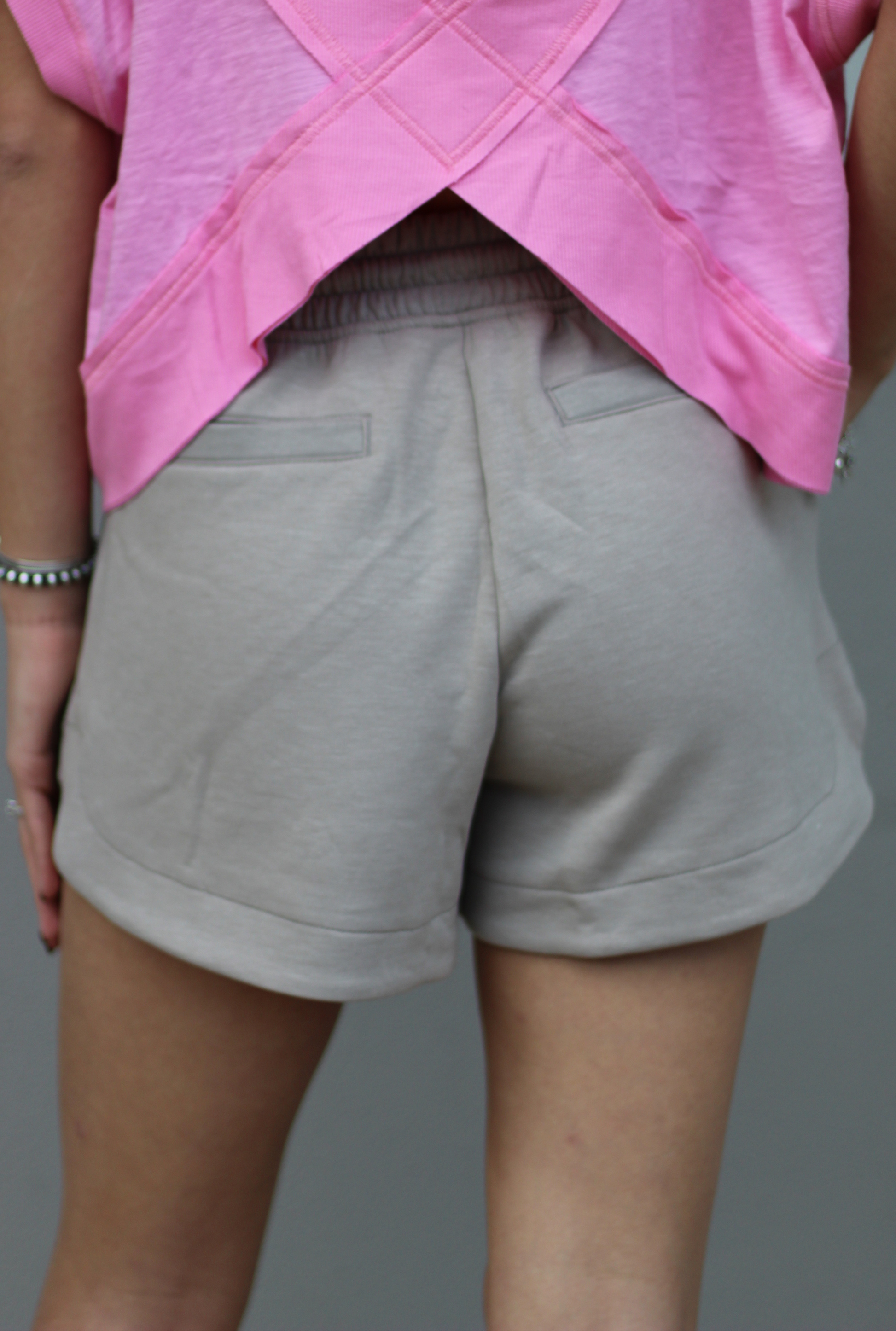 MOCHA SCUBA ELASTIC WAISTBAND SHORTS WITH POCKET