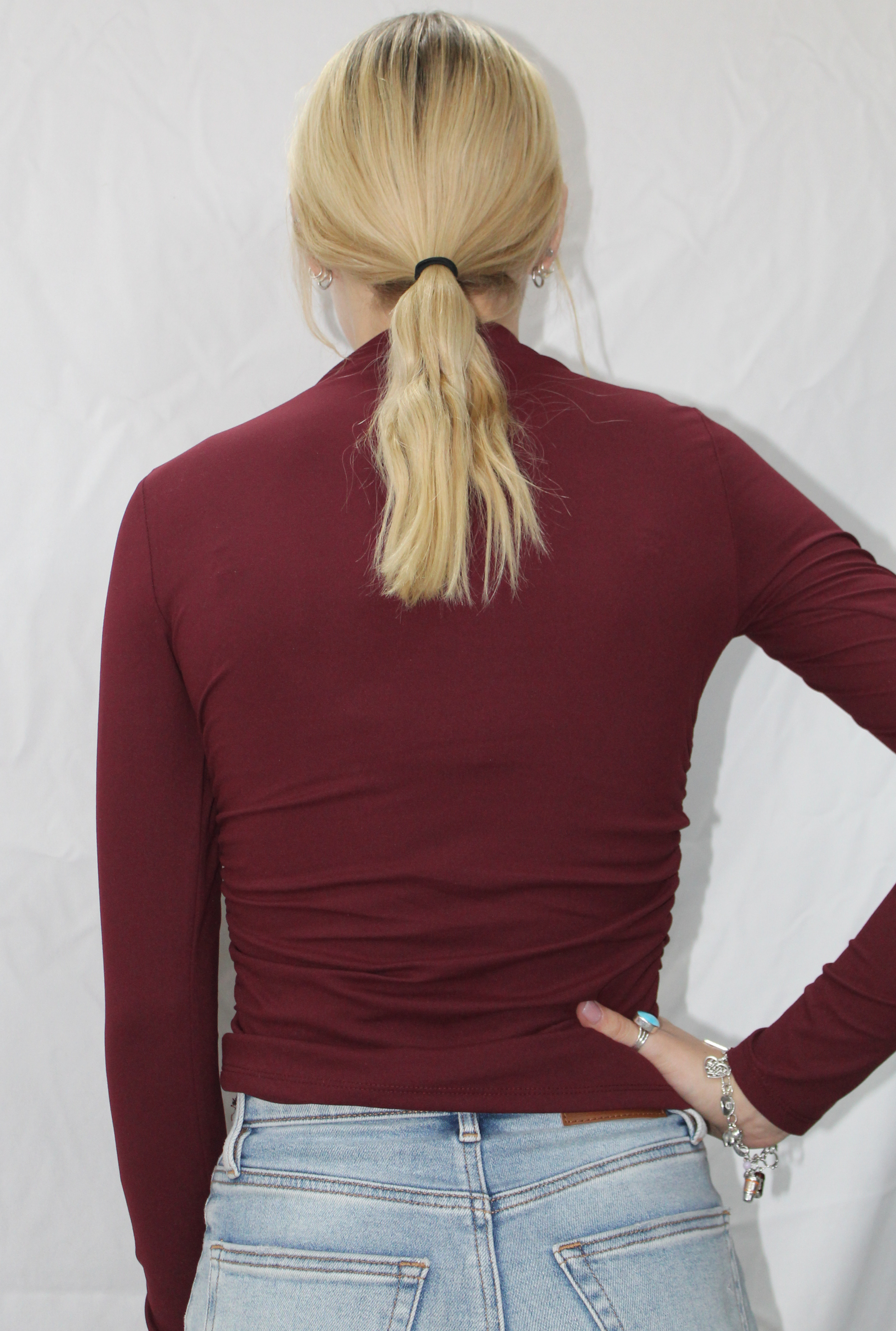 BURGUNDY LONG SLEEVE HIGH NECK SIDE RUCHED WORKOUT TOP