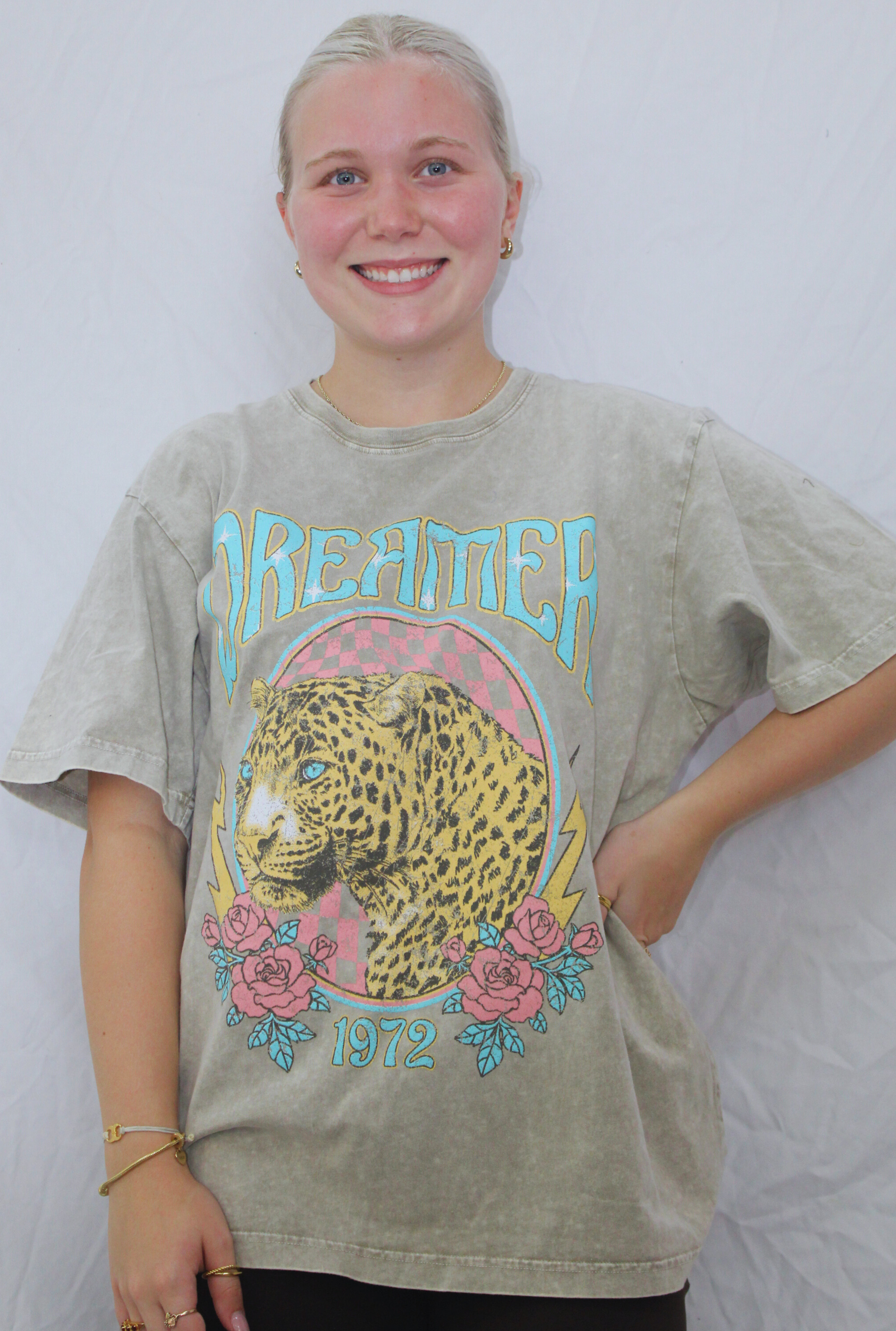MOCHA DREAMER GRAPHIC TEE