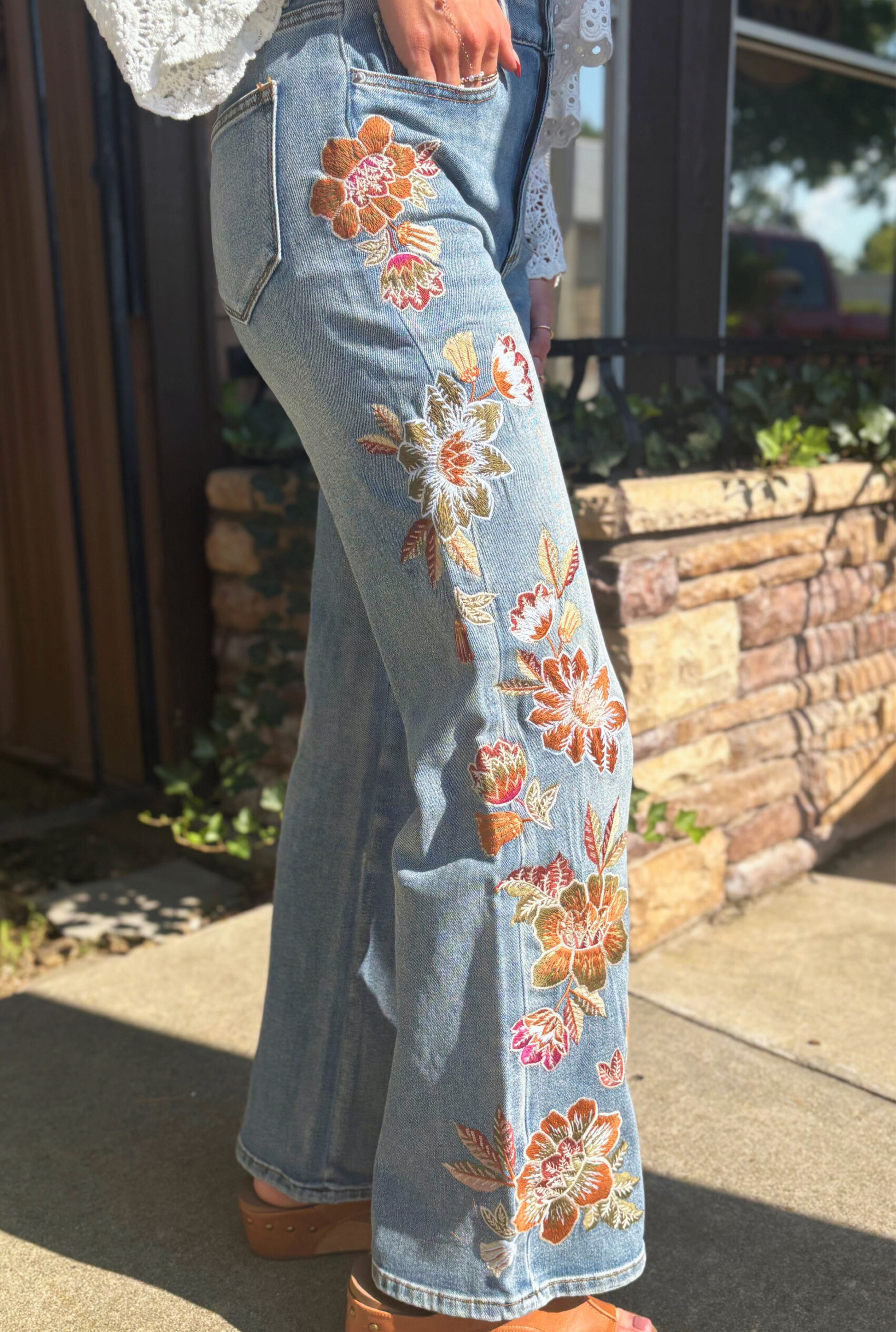 HIGH RISE FLARE EMBROIDERED JEANS