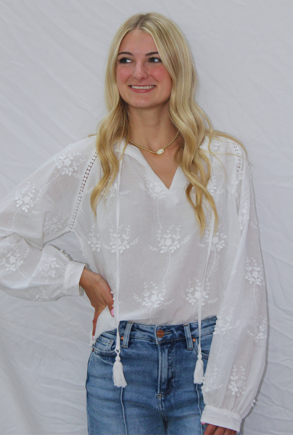WHITE SHANELL TOP