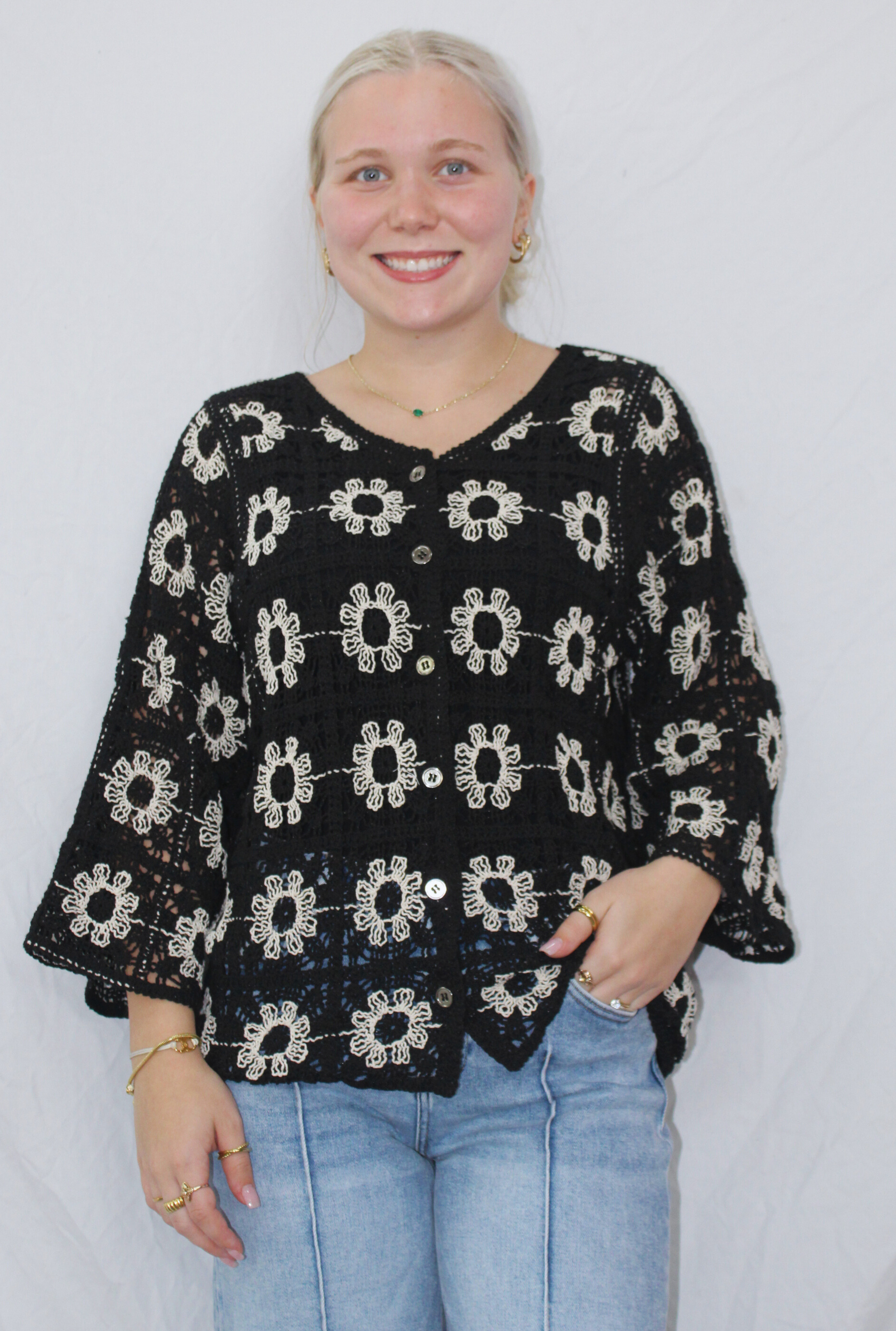 BLACK FLORAL CROCHET TOP
