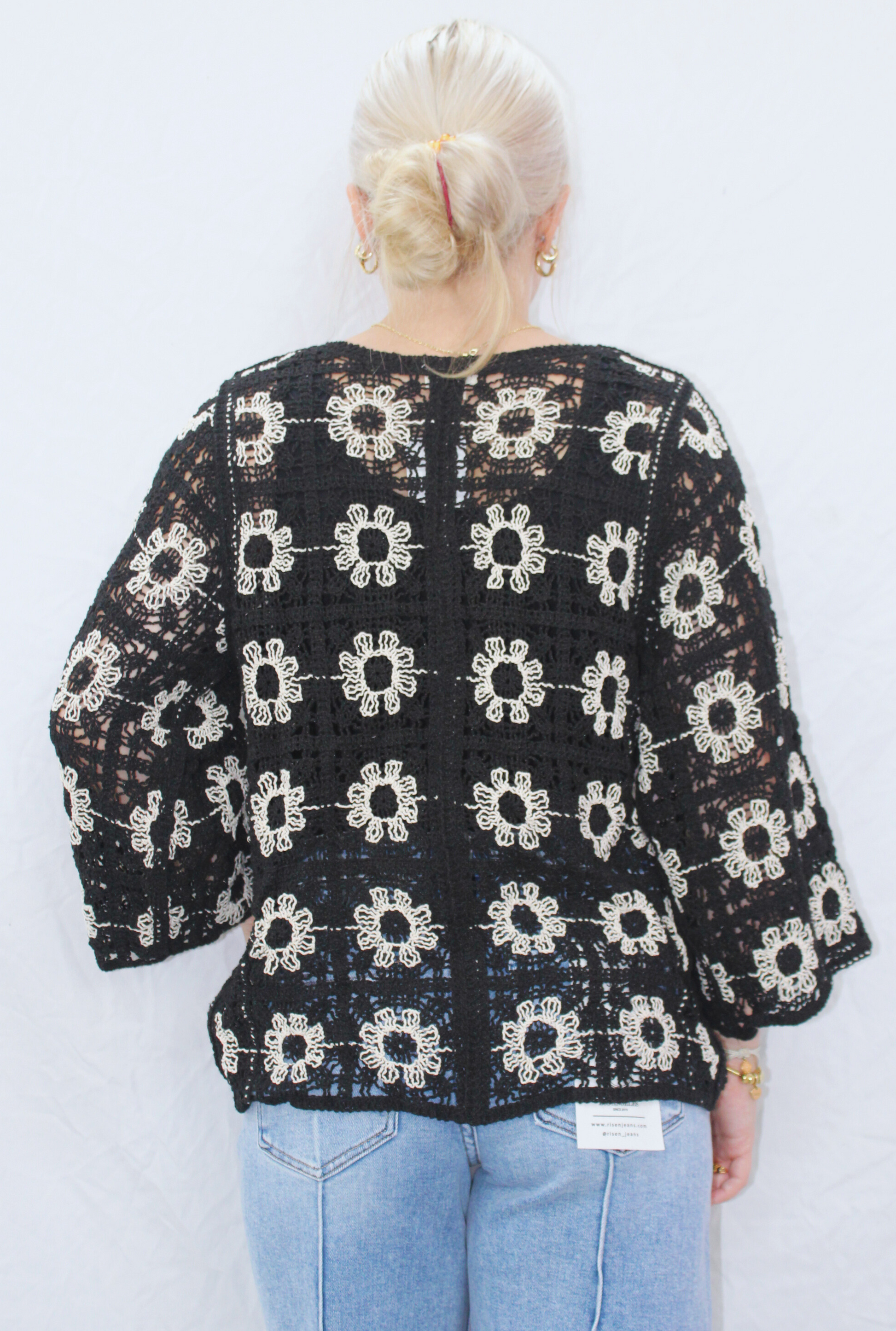 BLACK FLORAL CROCHET TOP