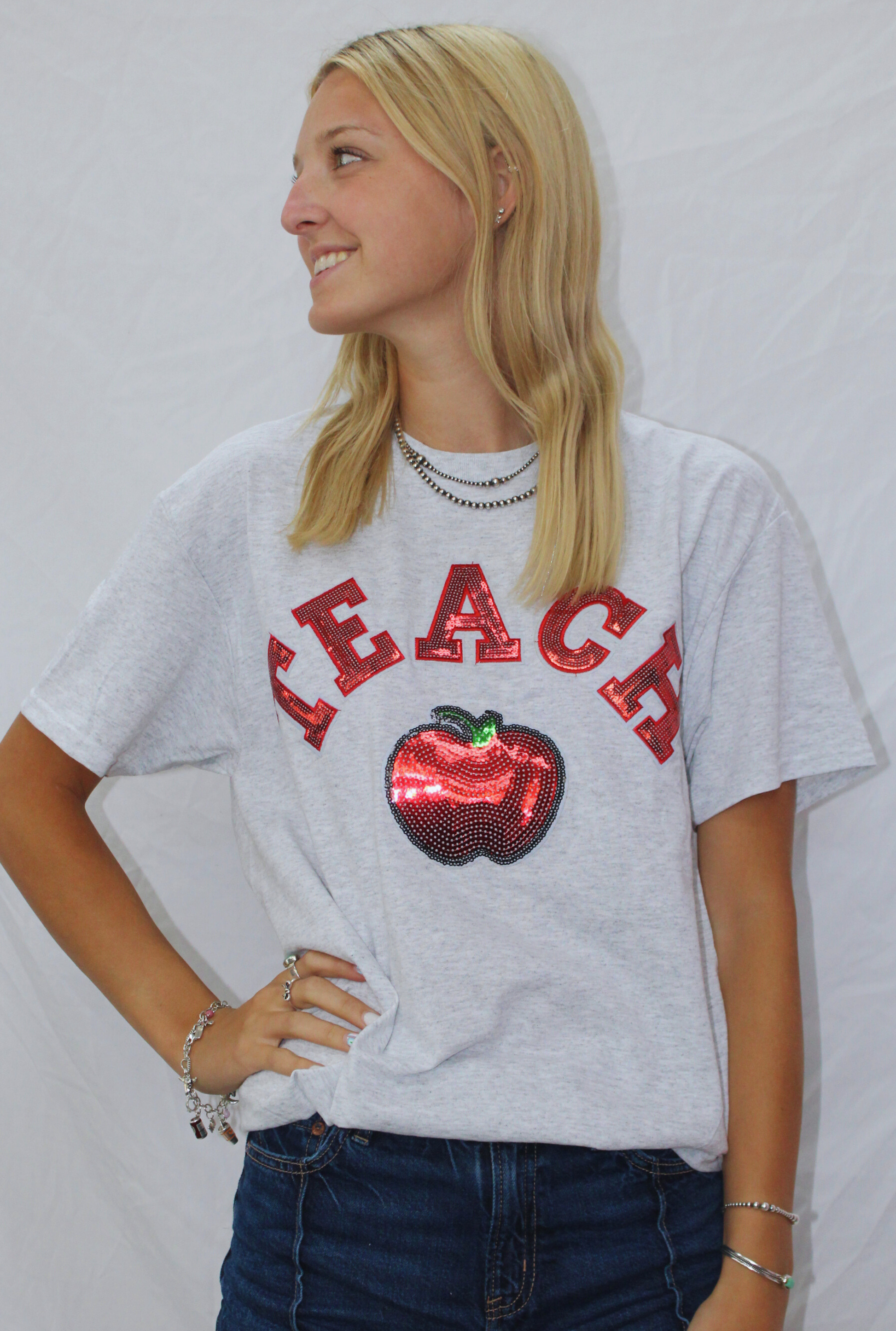 TEACH APPLE SEQUIN GRAPHIC TEE