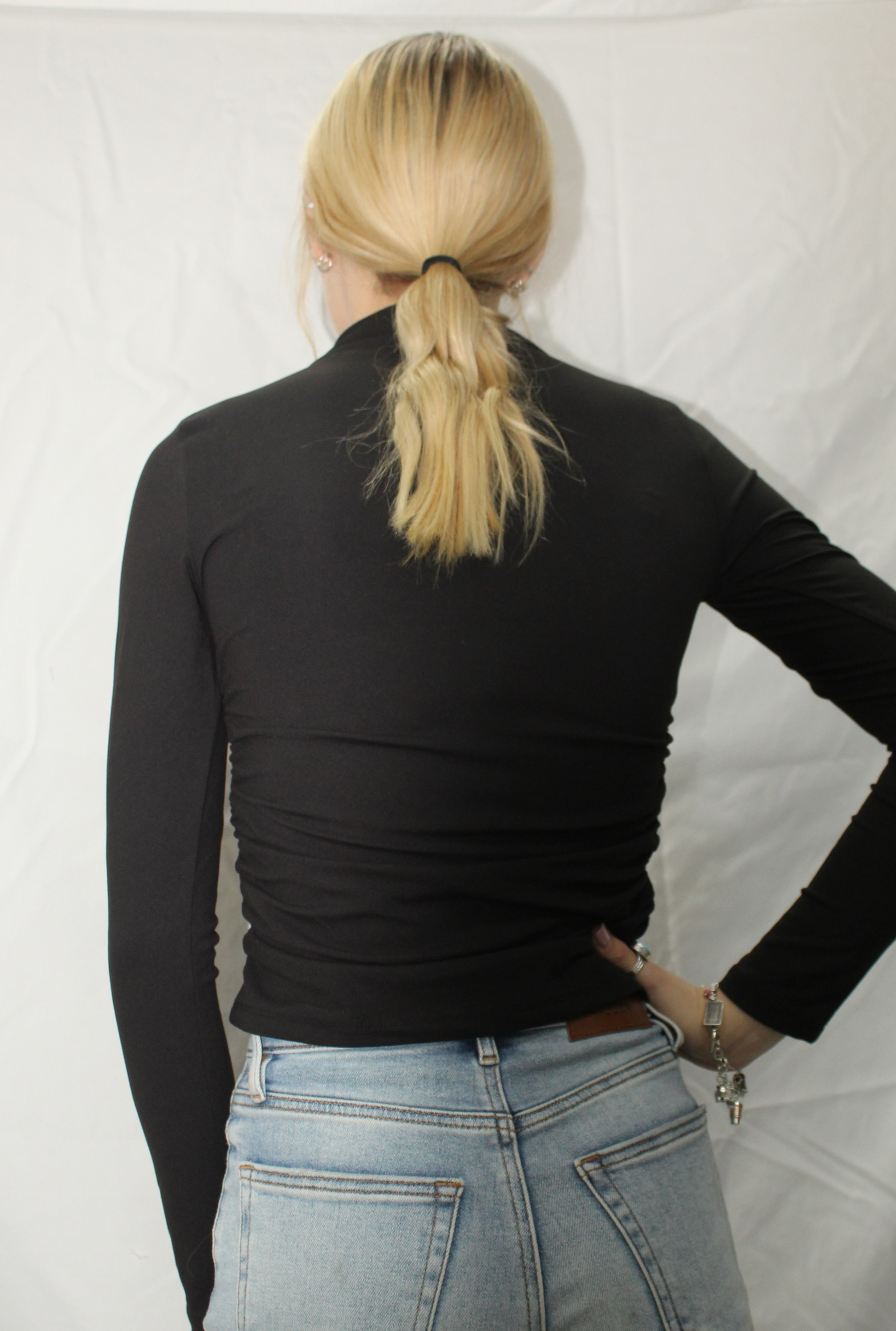 BLACK LONG SLEEVE HIGH NECK SIDE RUCHED WORKOUT TOP