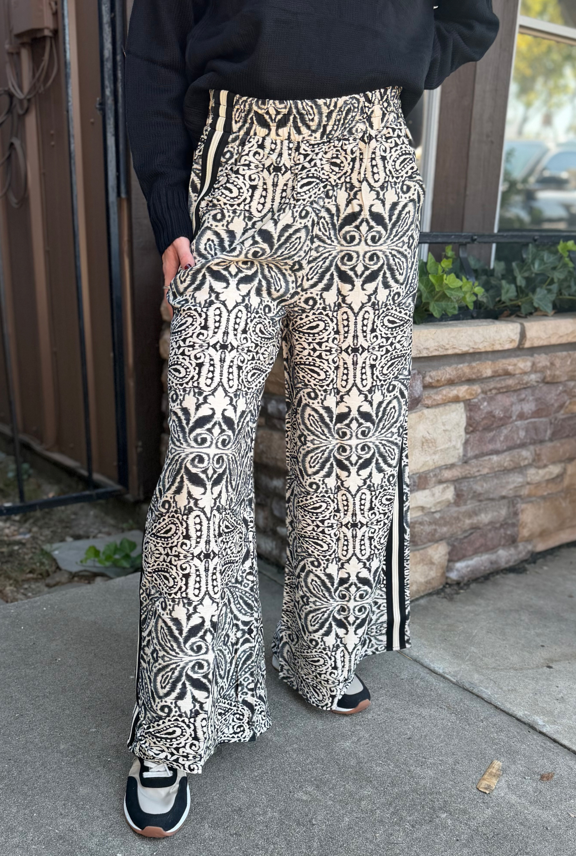 BLACK WOVEN PRINT PANTS