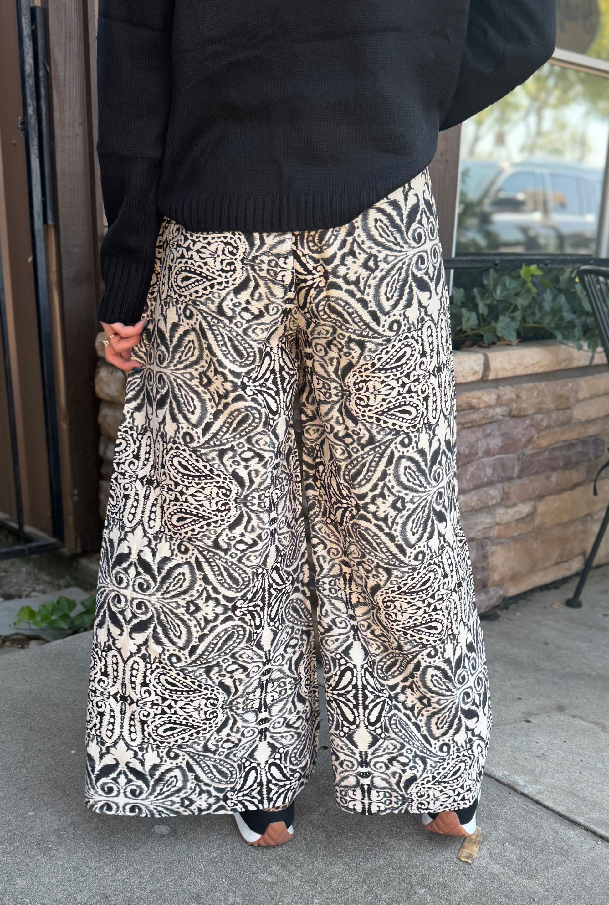 BLACK WOVEN PRINT PANTS