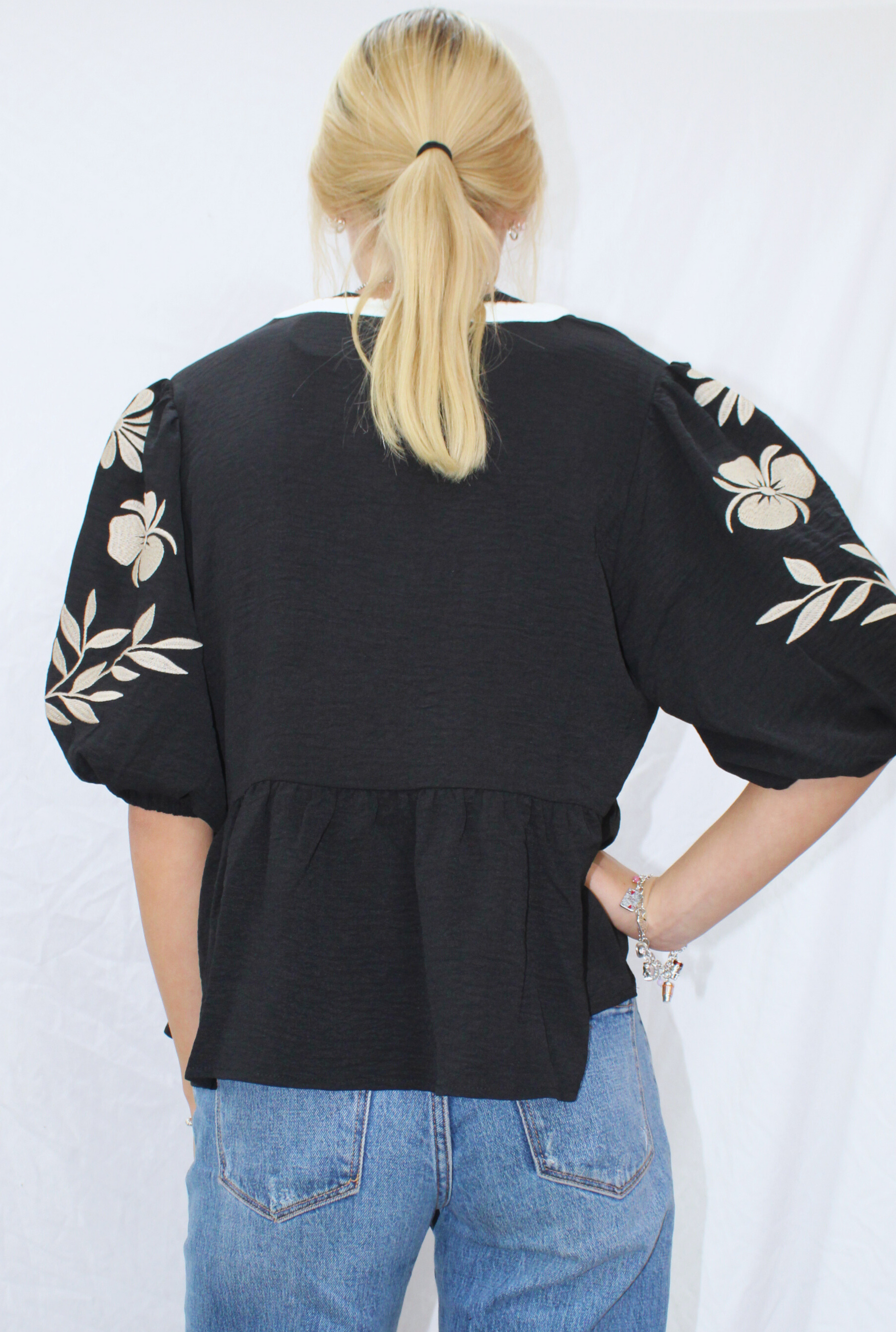 BLACK LILLIE TOP