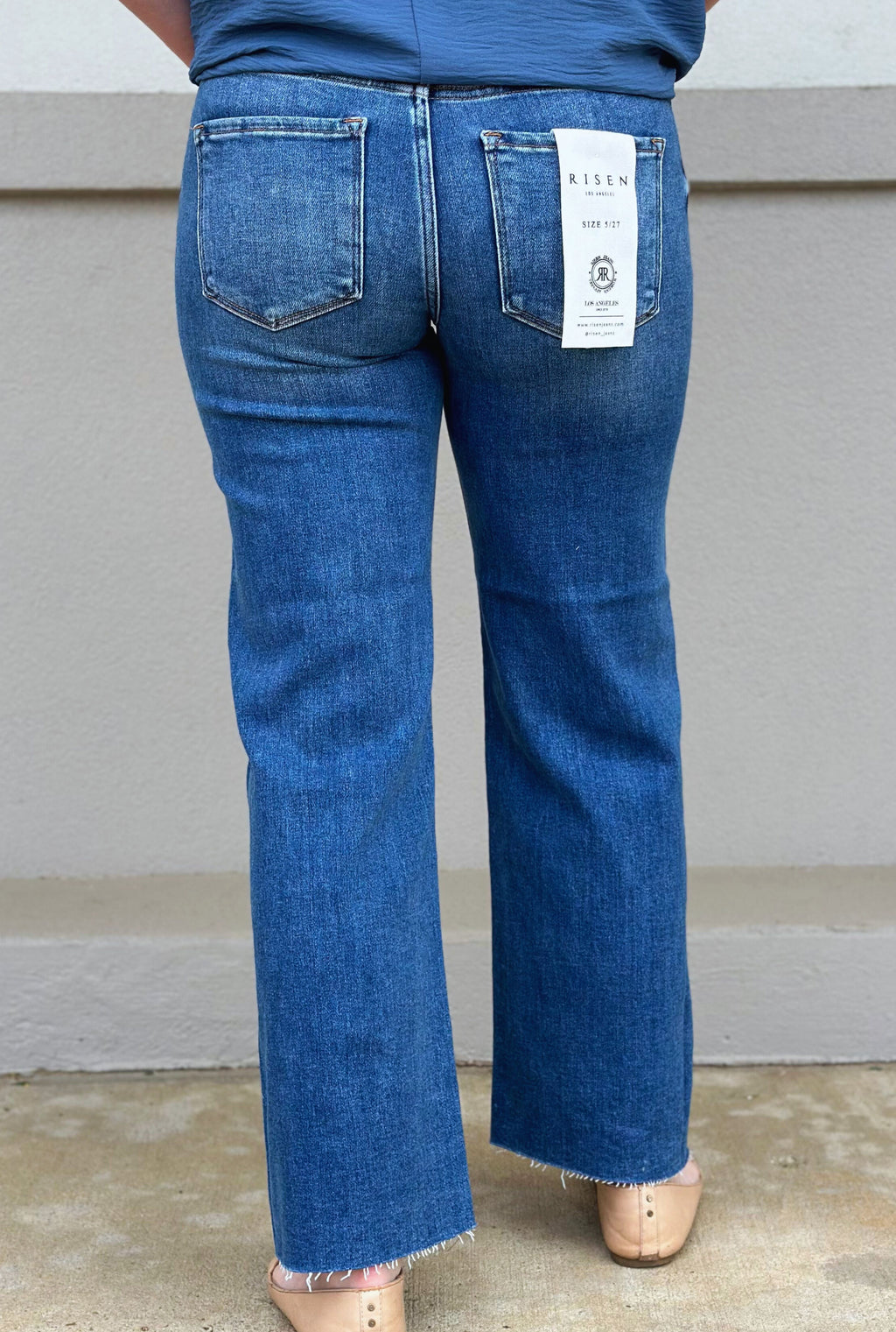 MID RISE CROP WIDE CLEAN CUT HEM JEANS