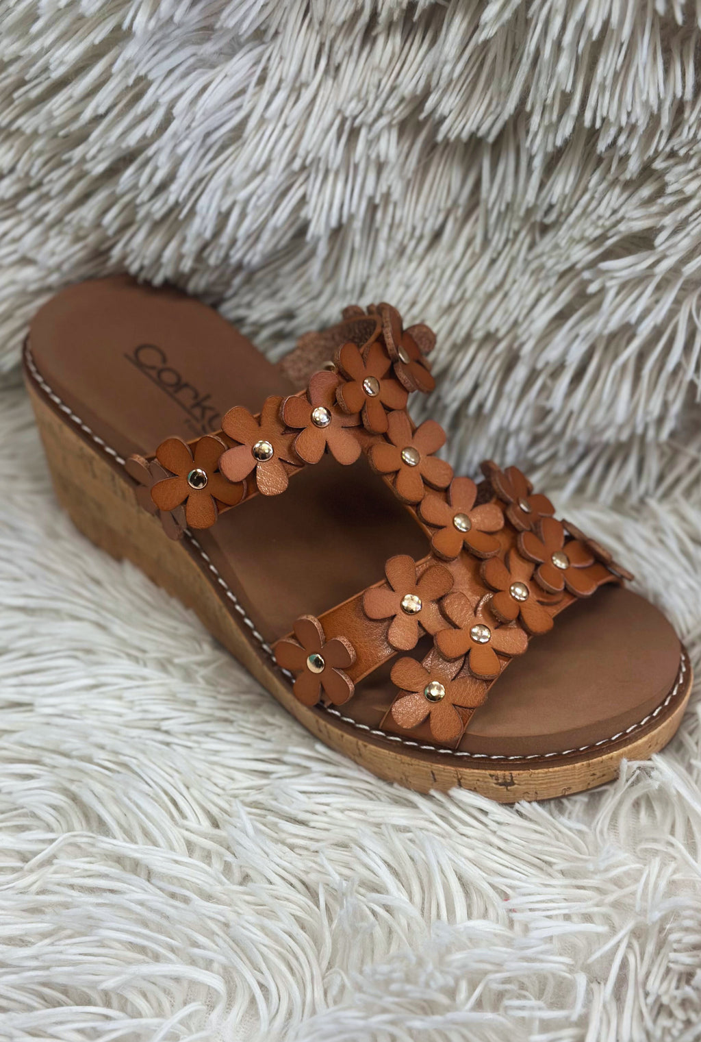 COGNAC MIC DROP WEDGES