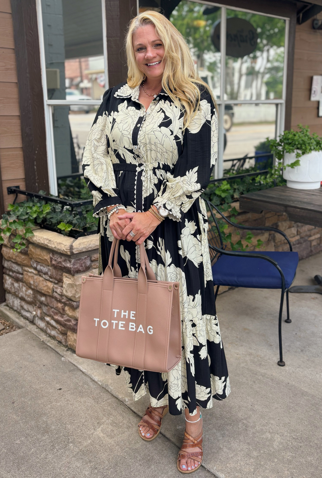 CURVY BLACK FLORAL LILA DRESS